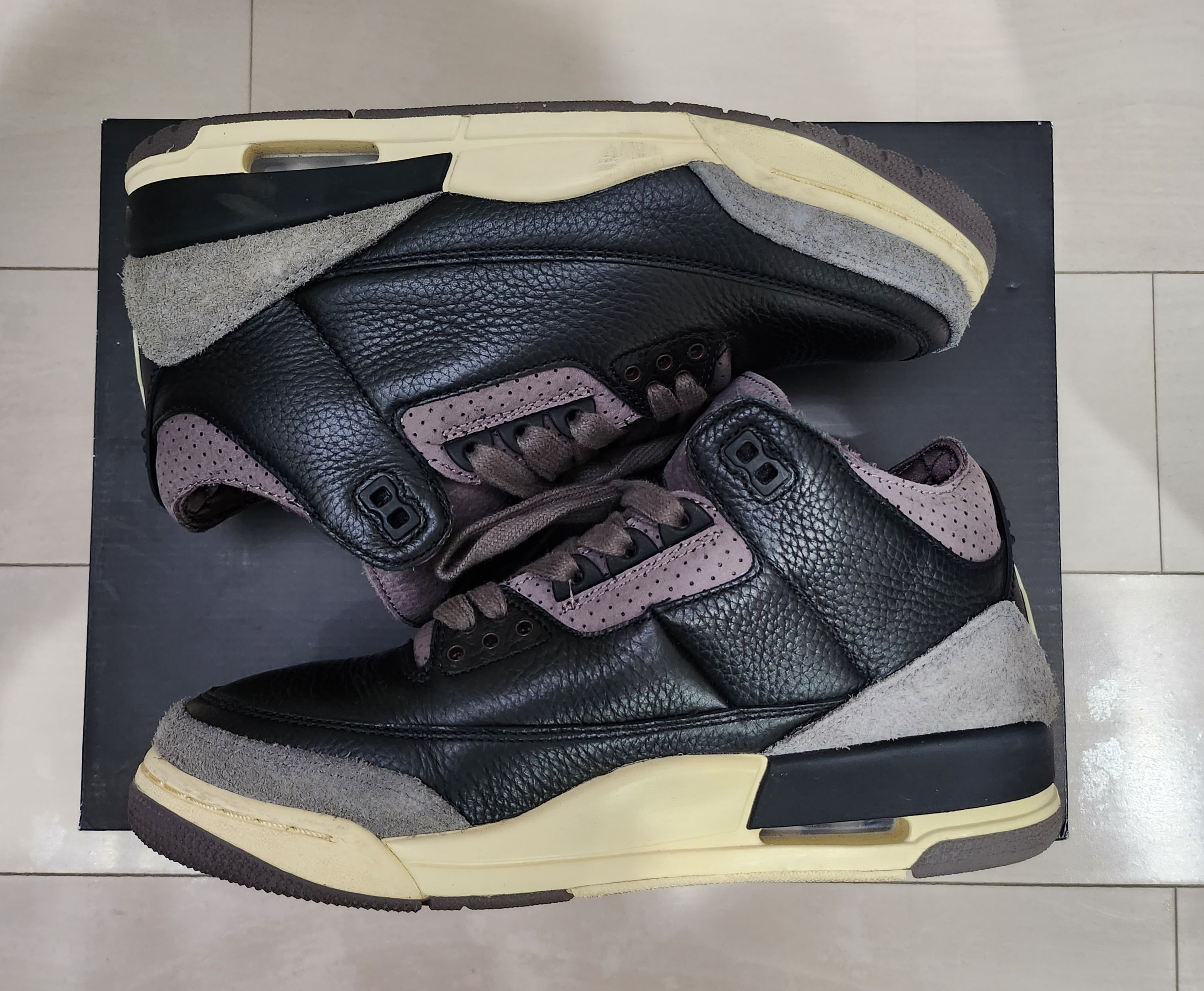 アママニエール × ナイキ ウィメンズ エアジョーダン3 レトロ OG SP "ブラック アンド フラットピューター/WYWS"