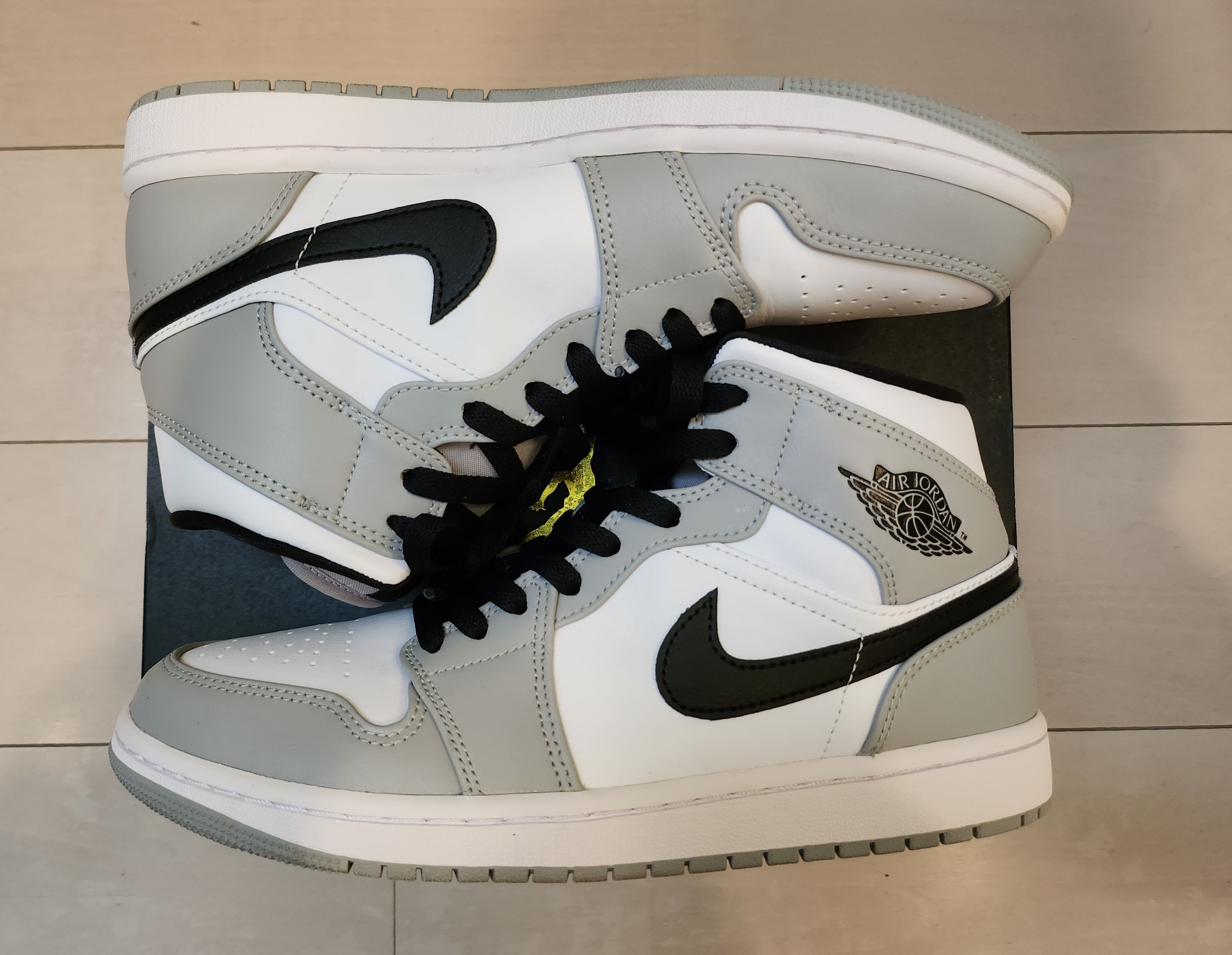 Nike Air Jordan 1 Mid "Light Smoke Grey/White/Black"