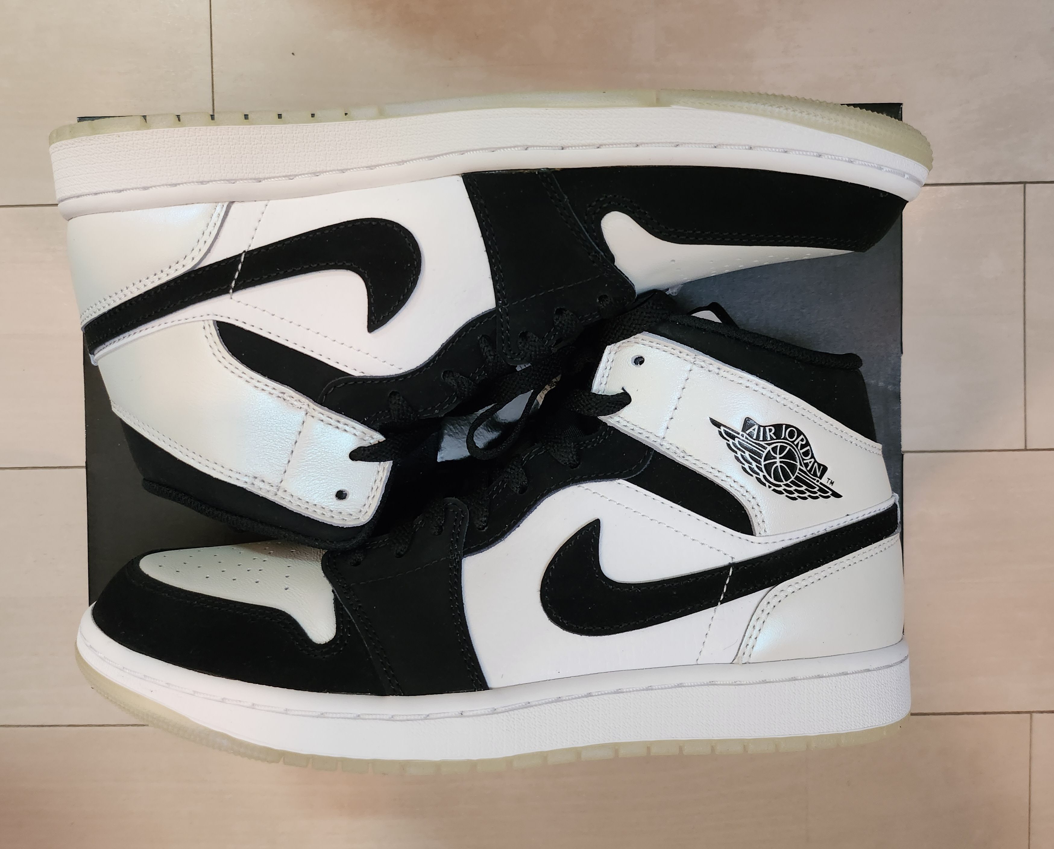 Nike Air Jordan 1 Mid "Omega/Black/White"