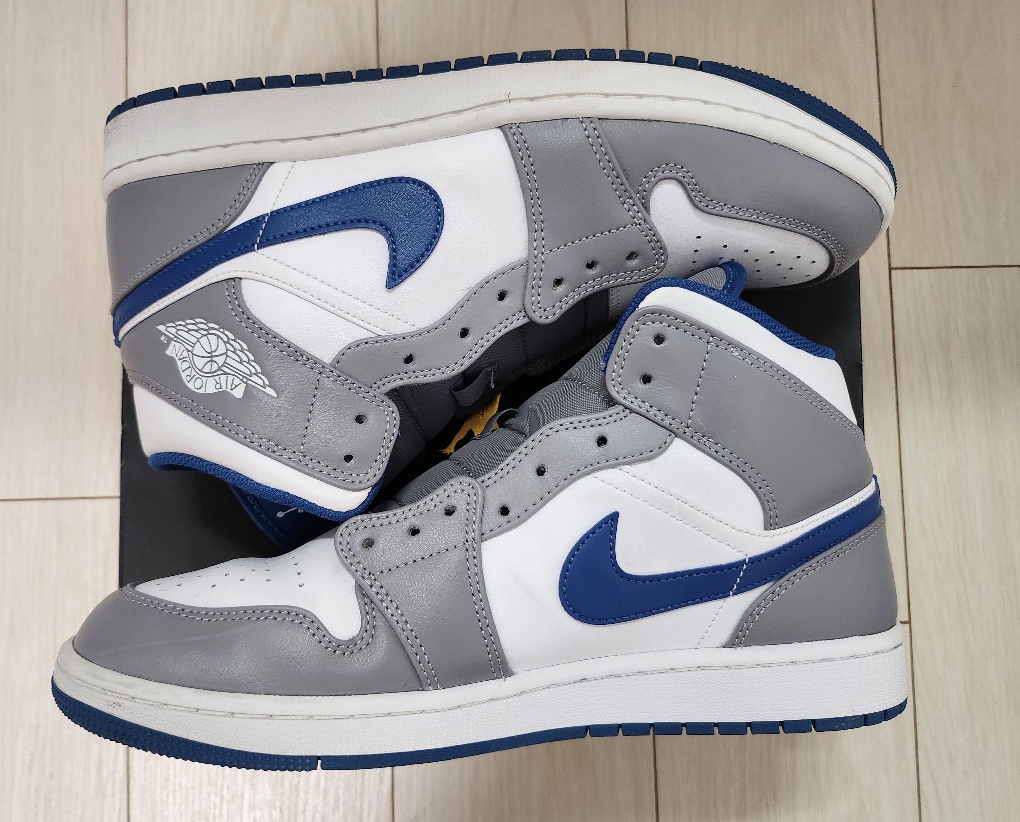 Nike Air Jordan 1 Mid "True Blue"