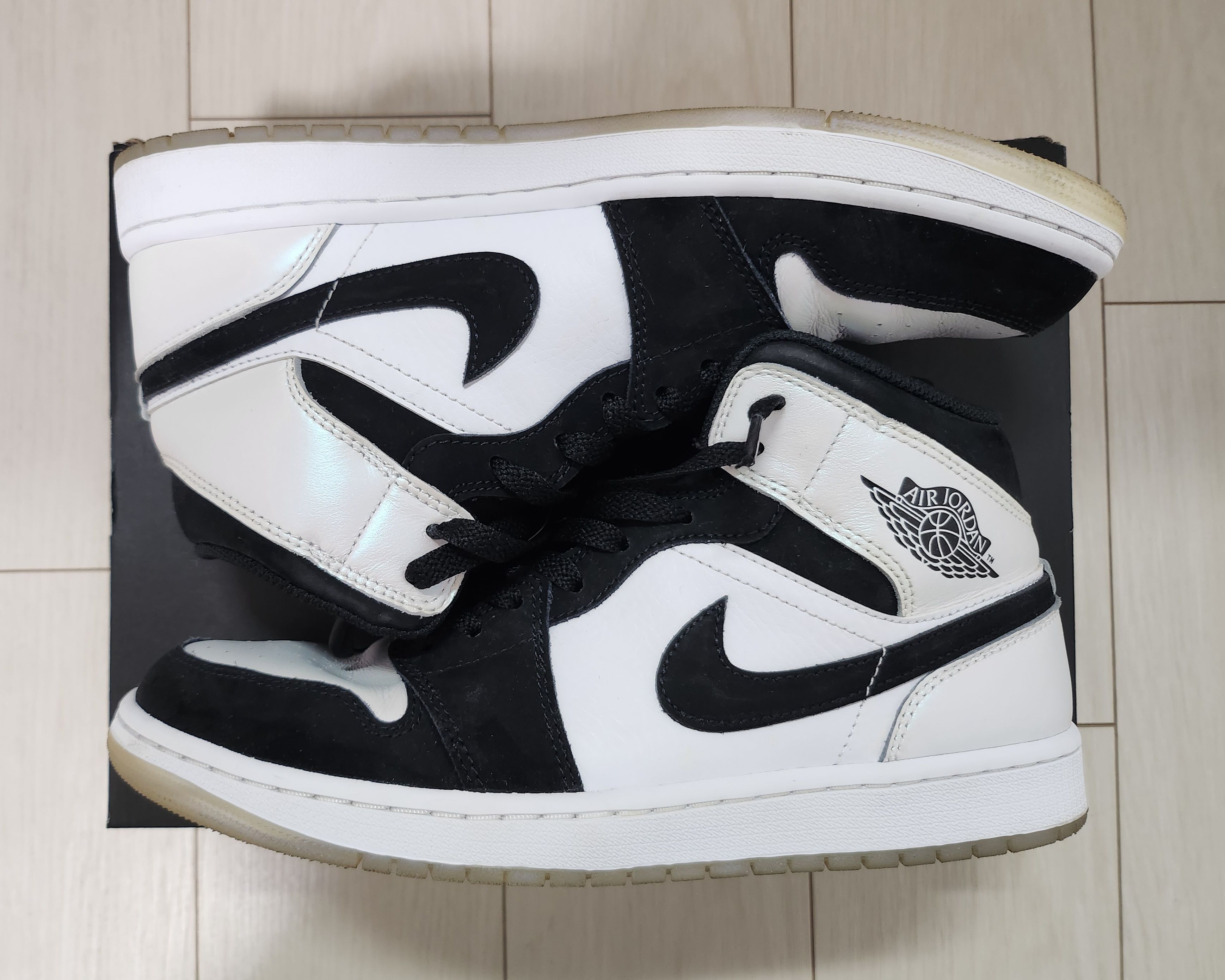 Nike Air Jordan 1 Mid "Omega/Black/White"