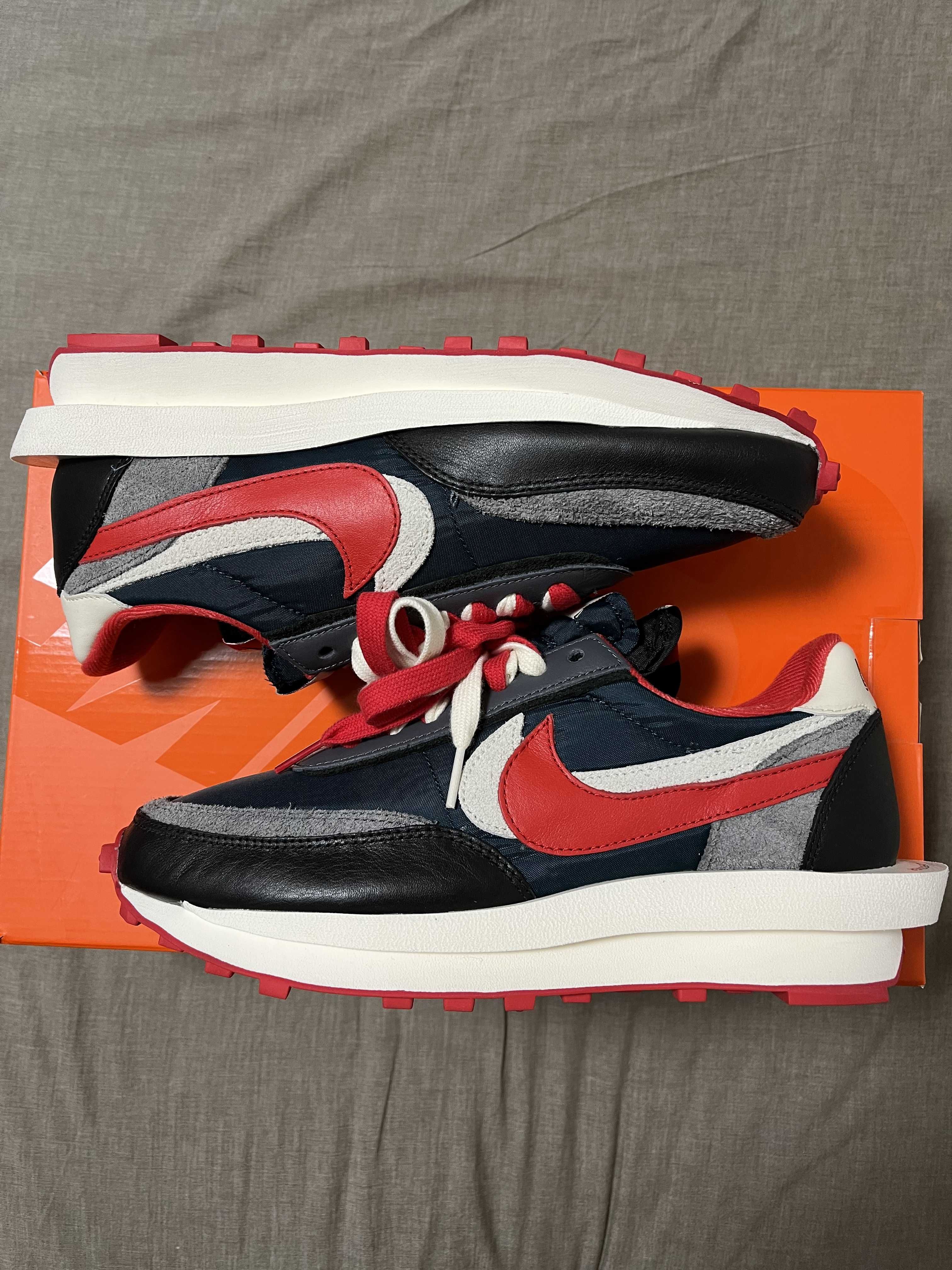 UNDERCOVER × sacai × Nike LD Waffle "Midnight Spruce/Pale Ivory-Dark Grey-University Red"