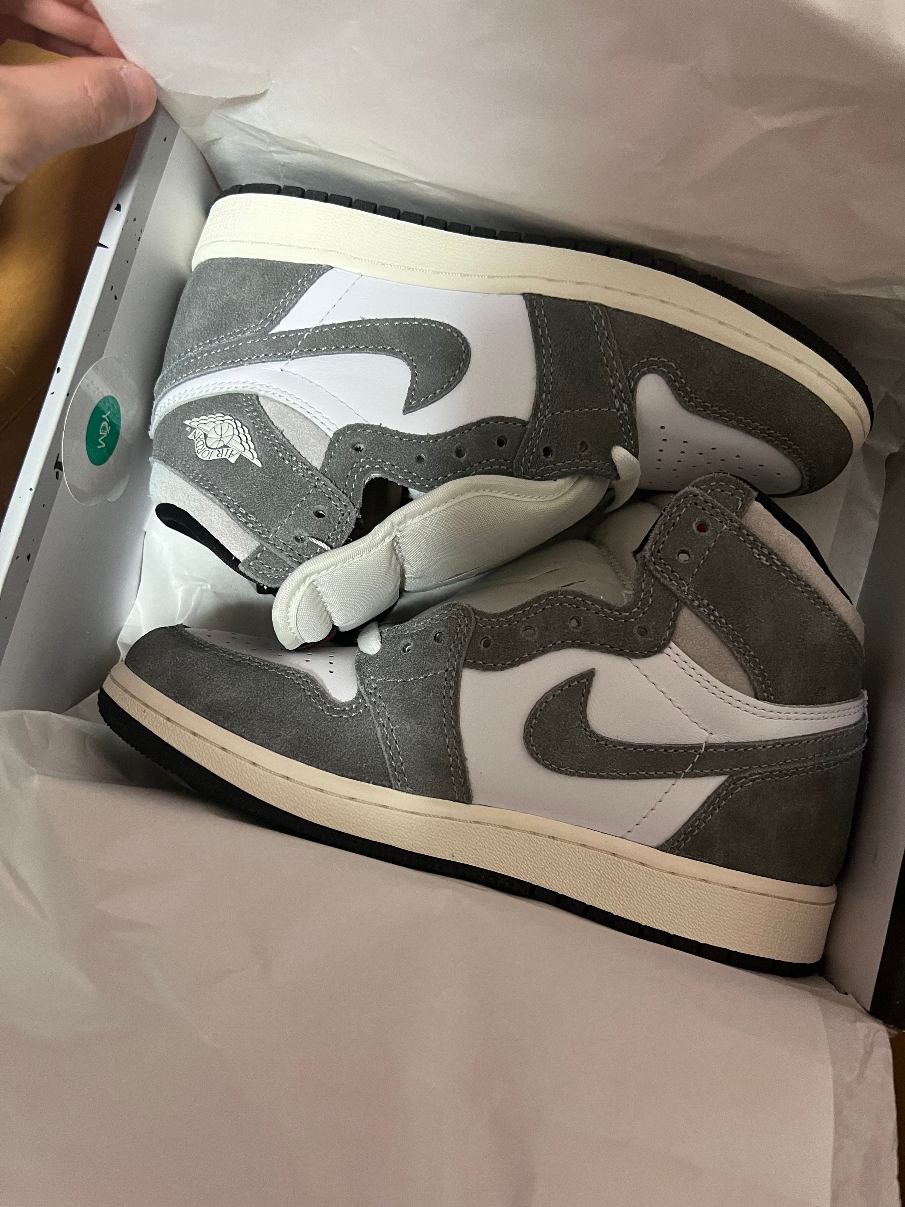 Nike GS Air Jordan 1 Retro High OG "Black and Smoke Grey"