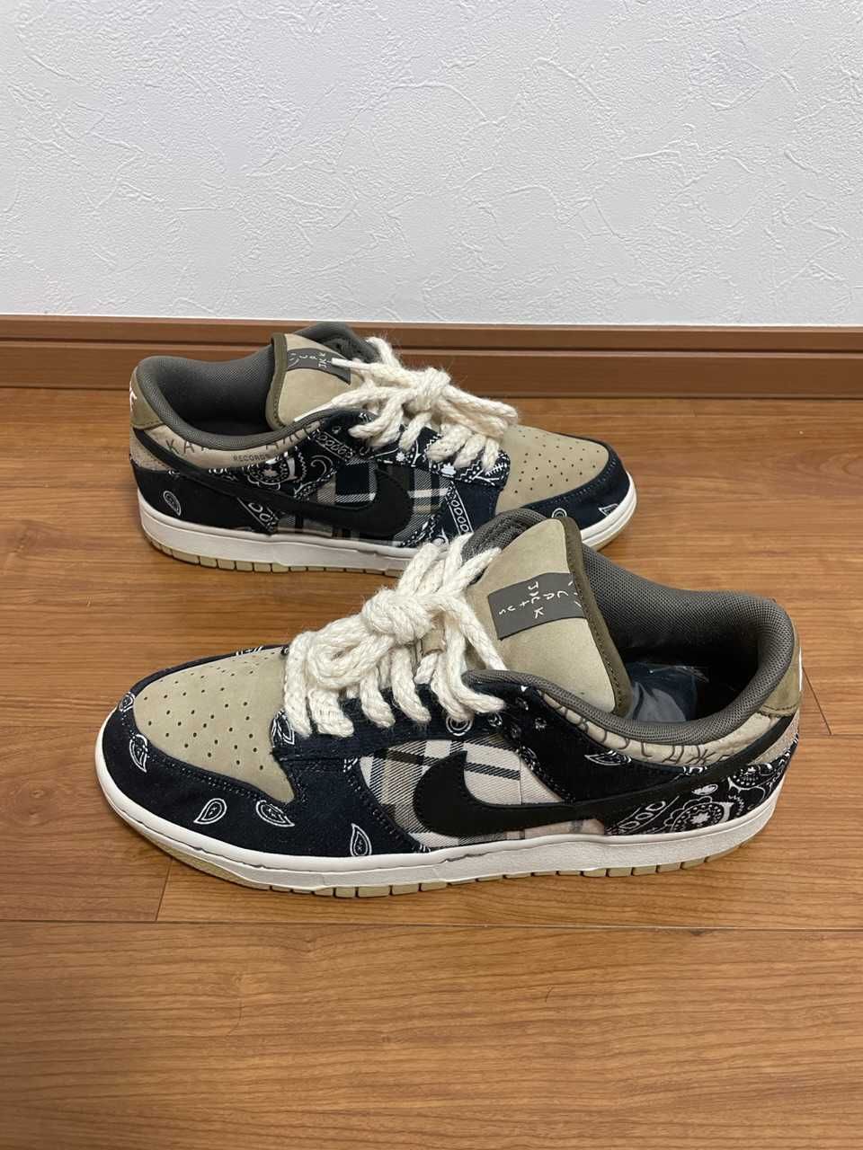 Travis Scott × Nike SB Dunk Low "Black/Parachute Beige"