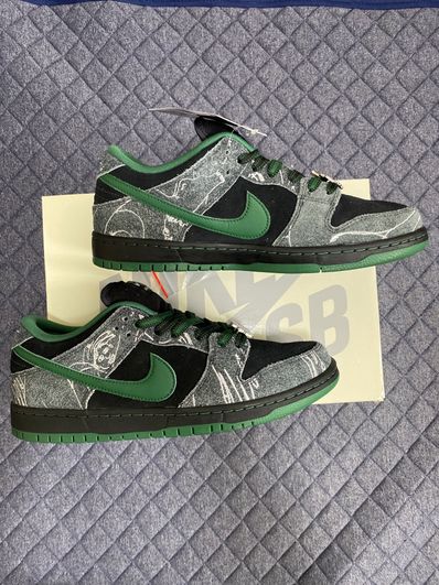 There Skateboards × Nike SB Dunk Low Pro "Anthracite and Gorge Green"