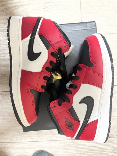 Nike Air Jordan 1 Mid "Chicago Black Toe"
