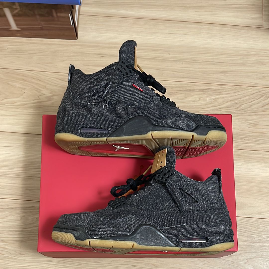 Nike × Levi's Air Jordan 4 "Black Denim" (Tag: LEVIS®)