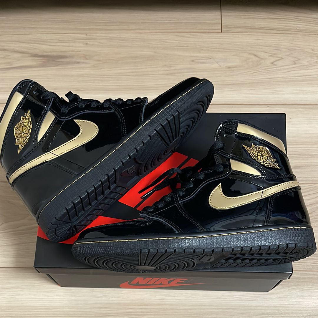 Nike Air Jordan 1 High OG "Black-Metalic Gold"