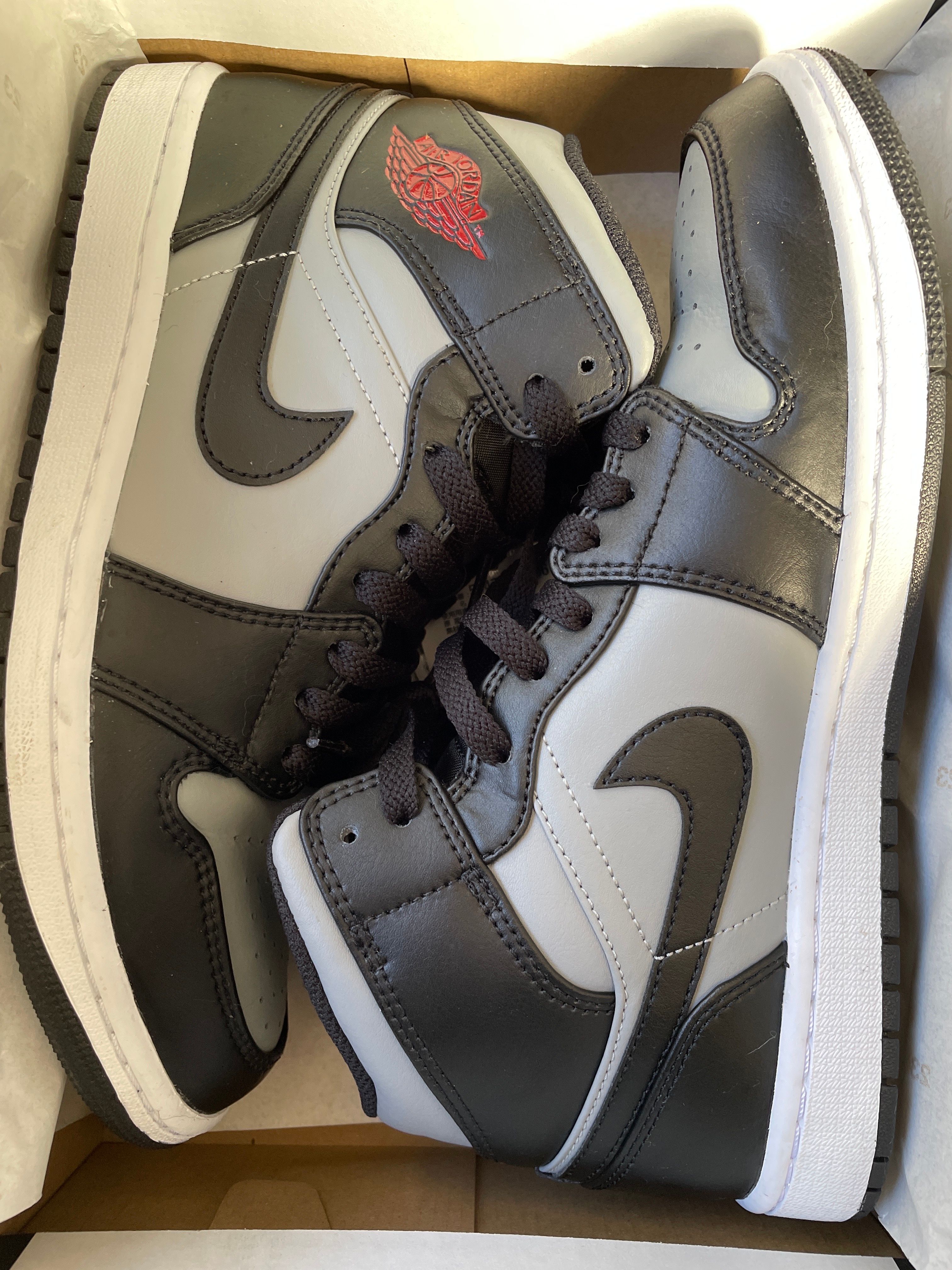 Nike Air Jordan 1 Mid "Shadow"