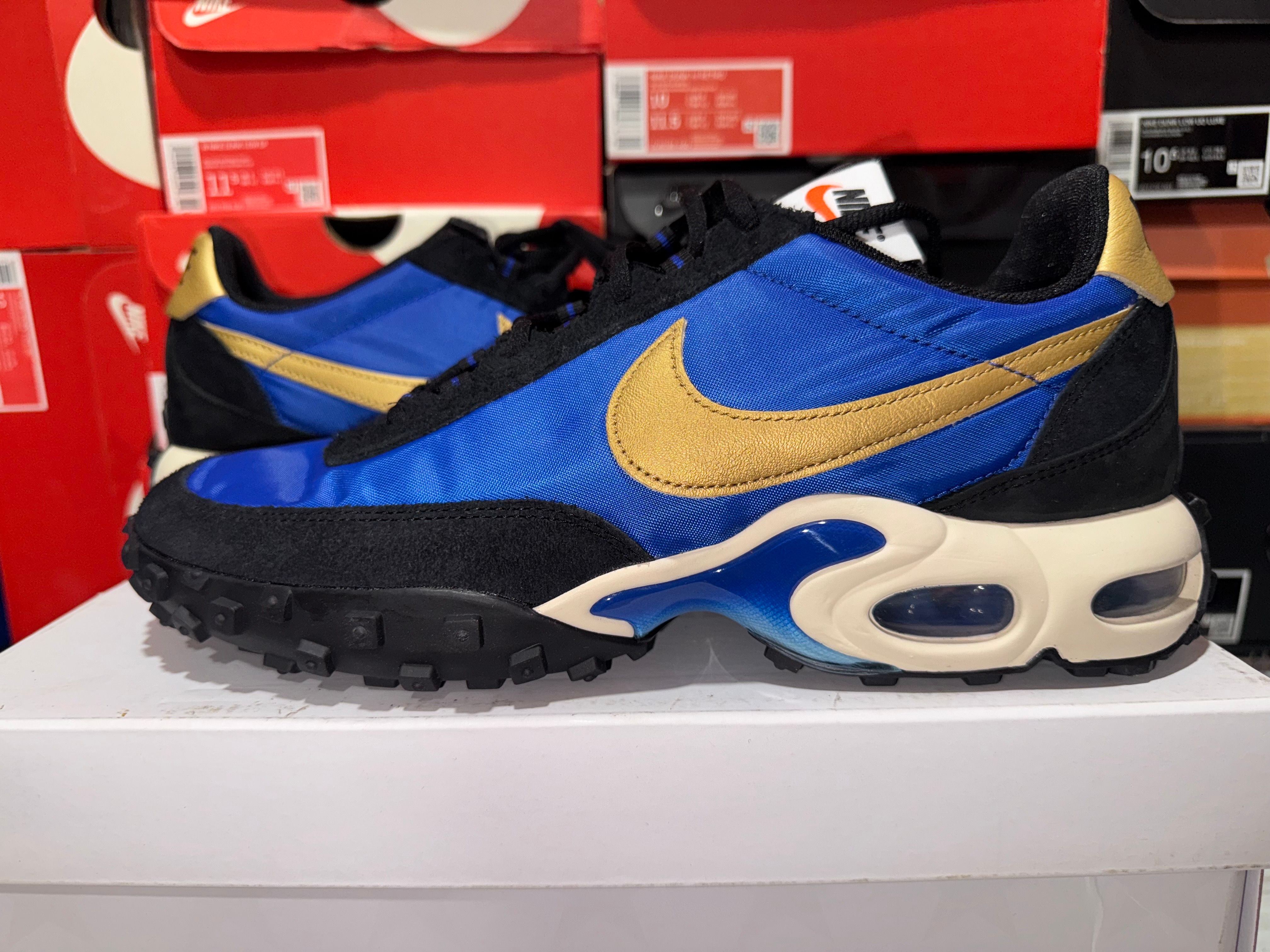 Nike Air Max Waffle "Black and Hyper Blue"