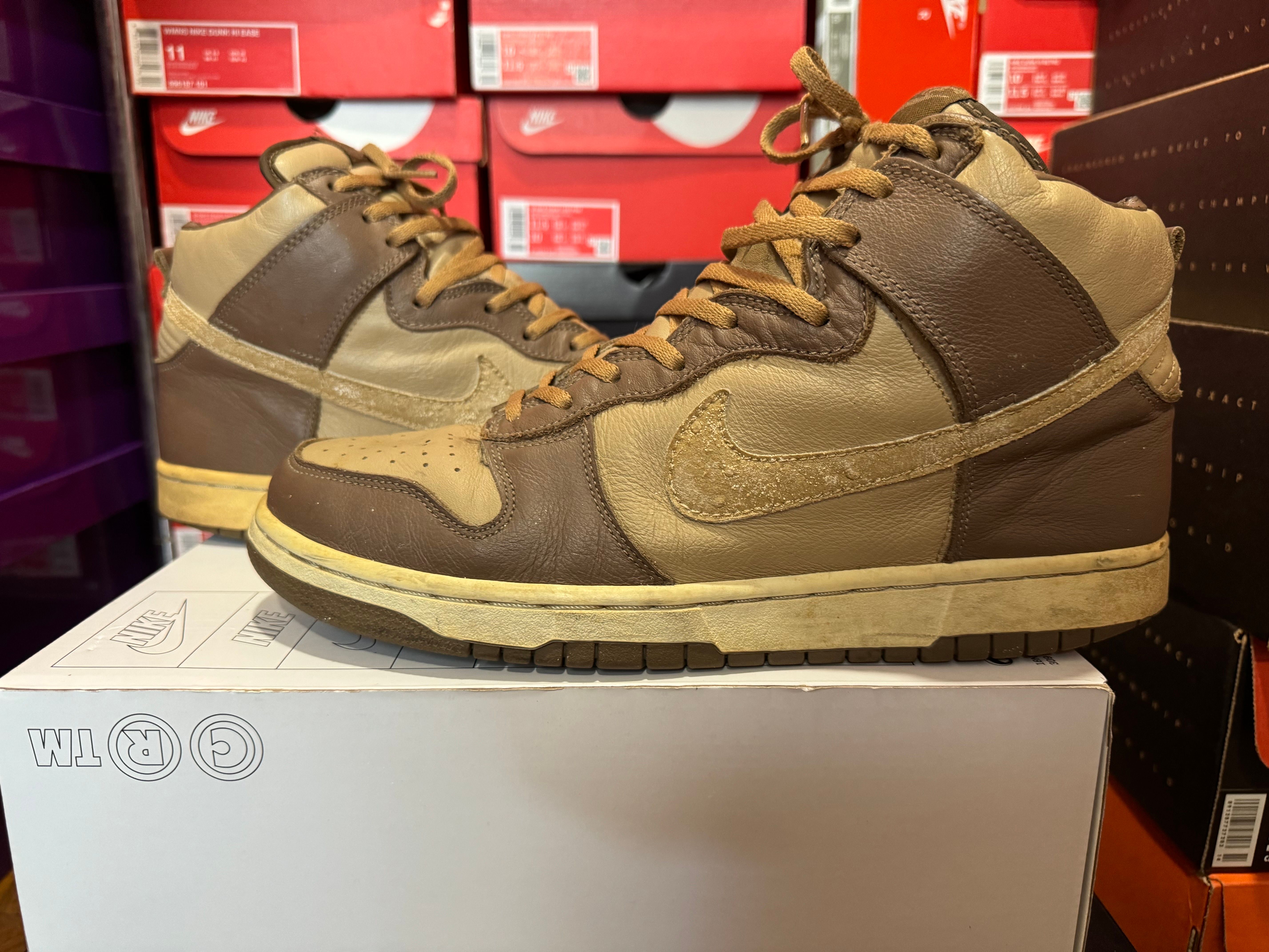 Stussy × Nike Dunk HIgh Plus B "Ostrich"