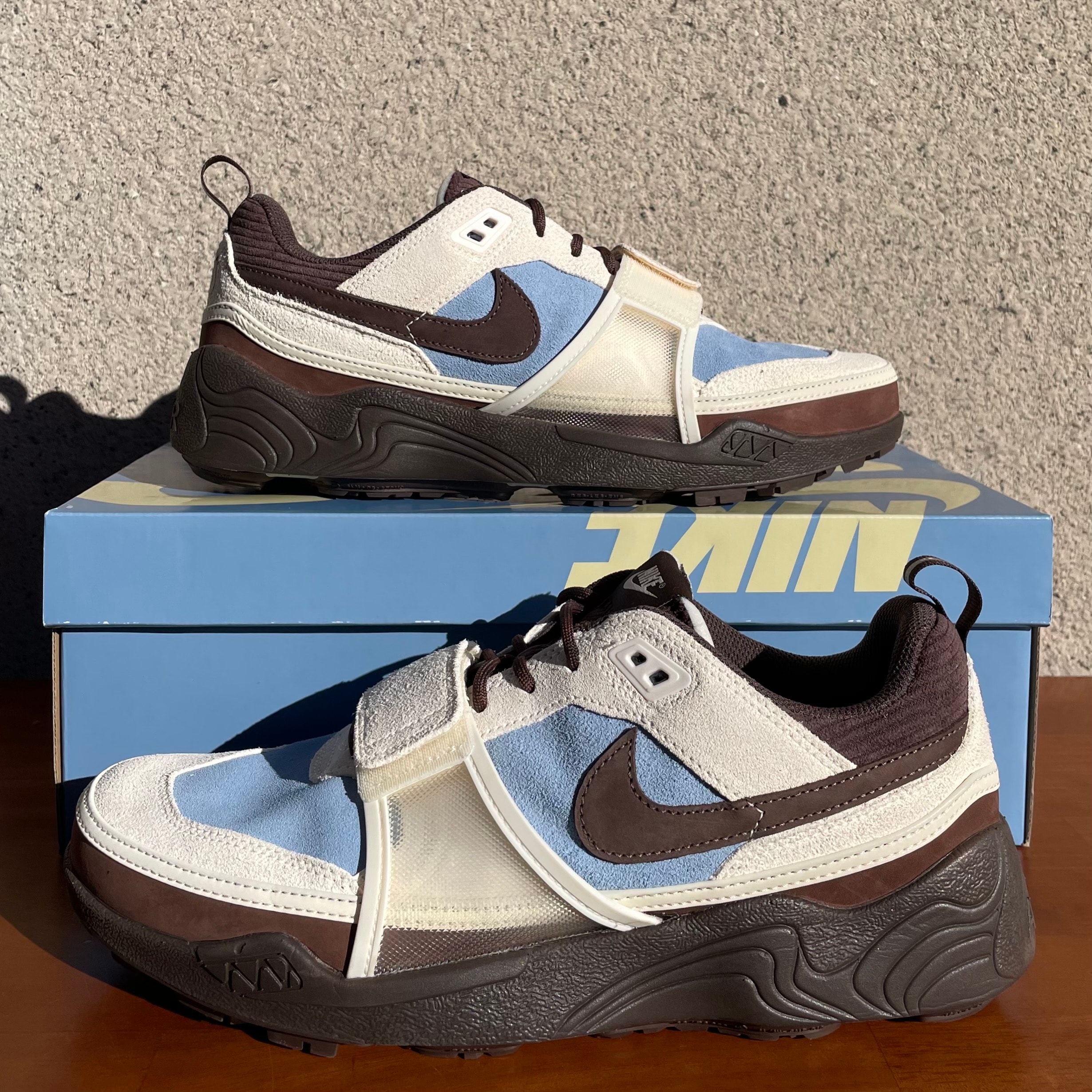 Travis Scott × Nike Zoom Field Jaxx "Pale Ivory and Leche Blue"