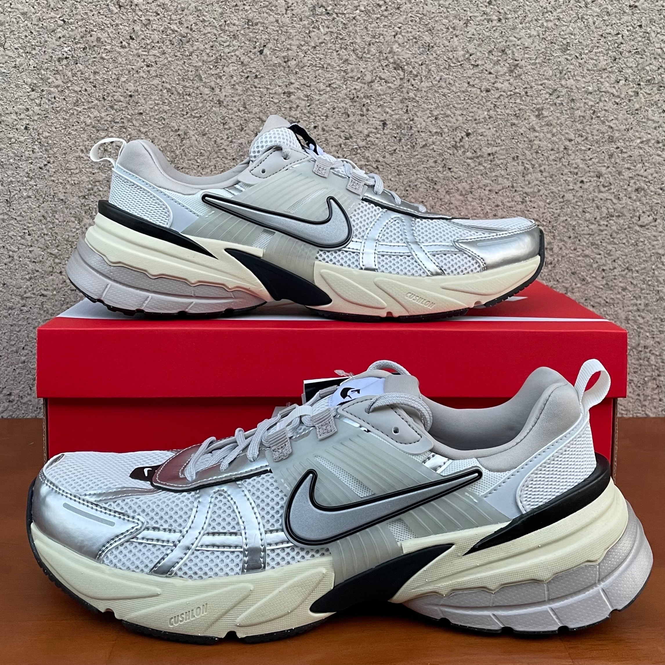 Nike V2K Run "Summit White/Pure Platinum/Light Iron All/Metallic Silver"