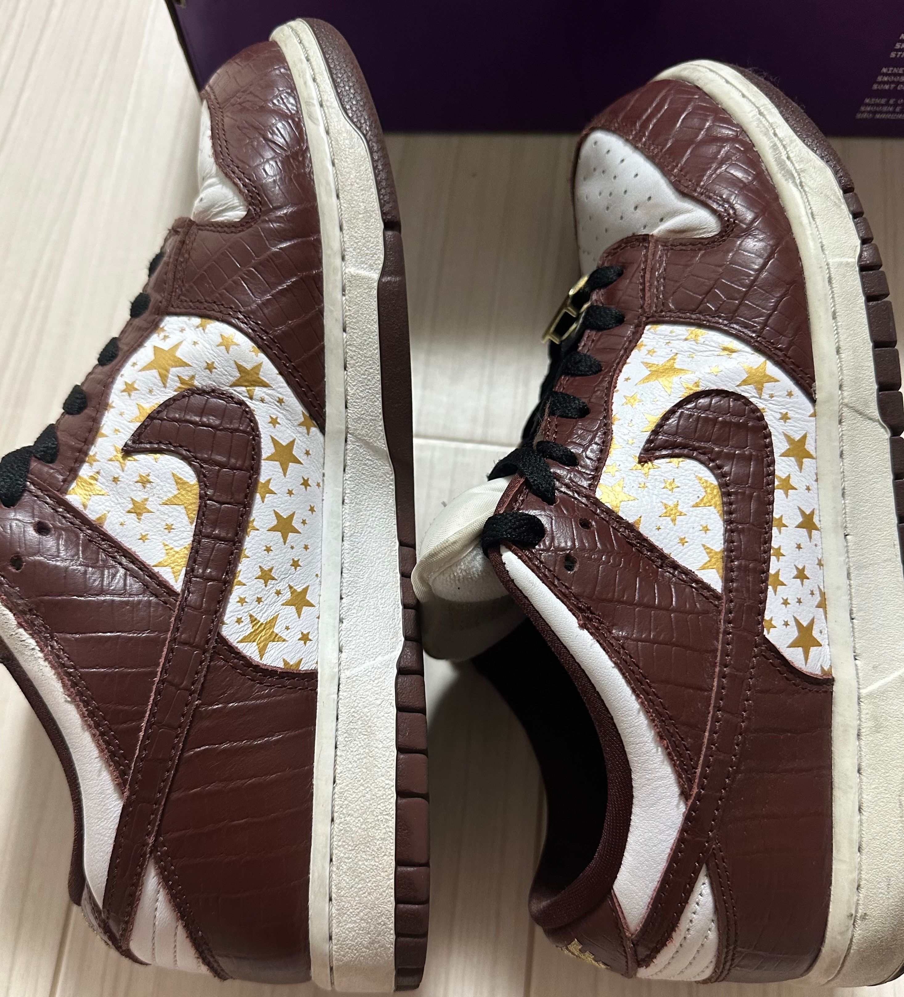 Supreme × Nike SB Dunk Low OG QS Gold Stars "White/Barkroot Brown"
