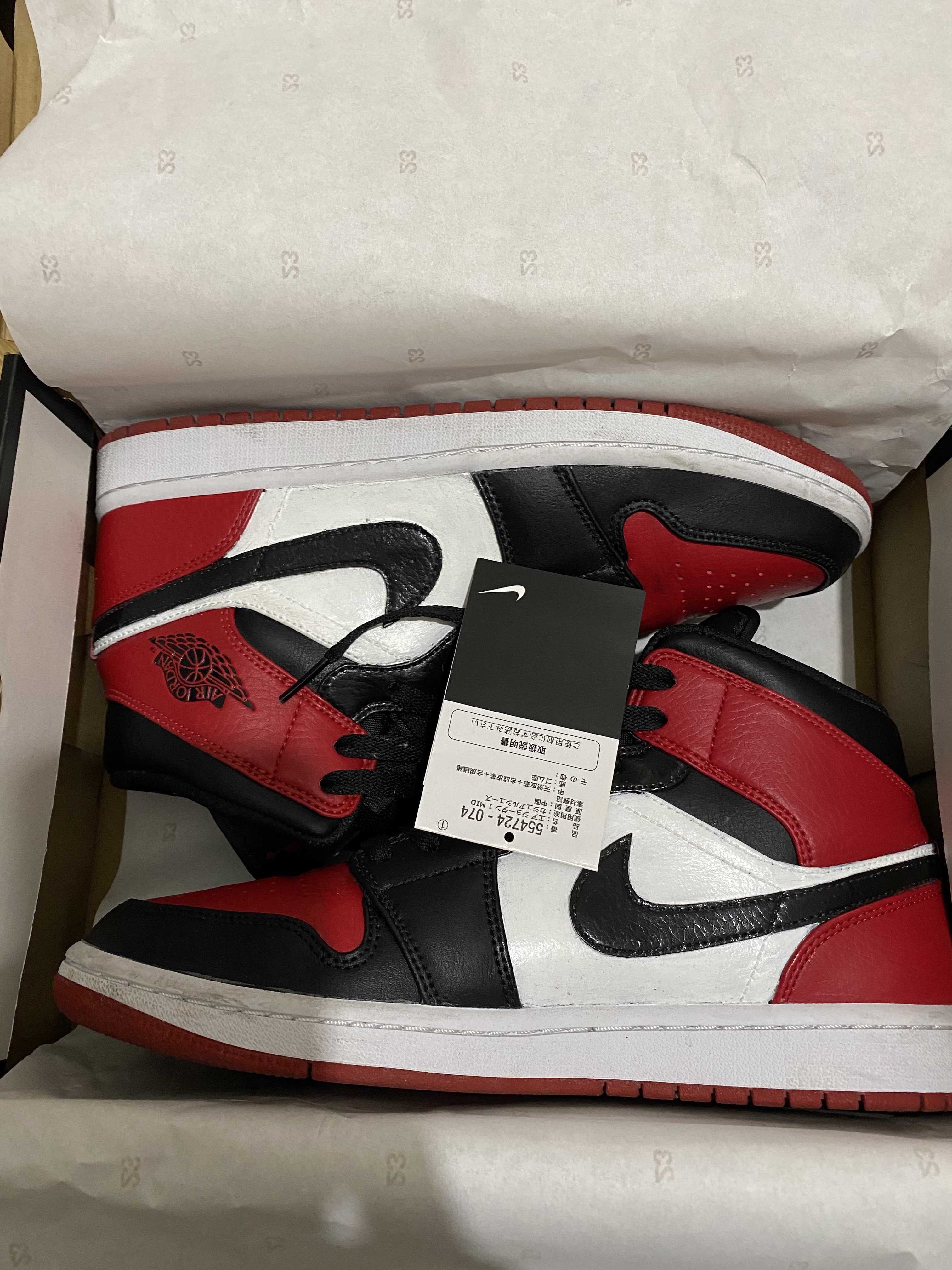 Nike Air Jordan 1 Mid "Bred"