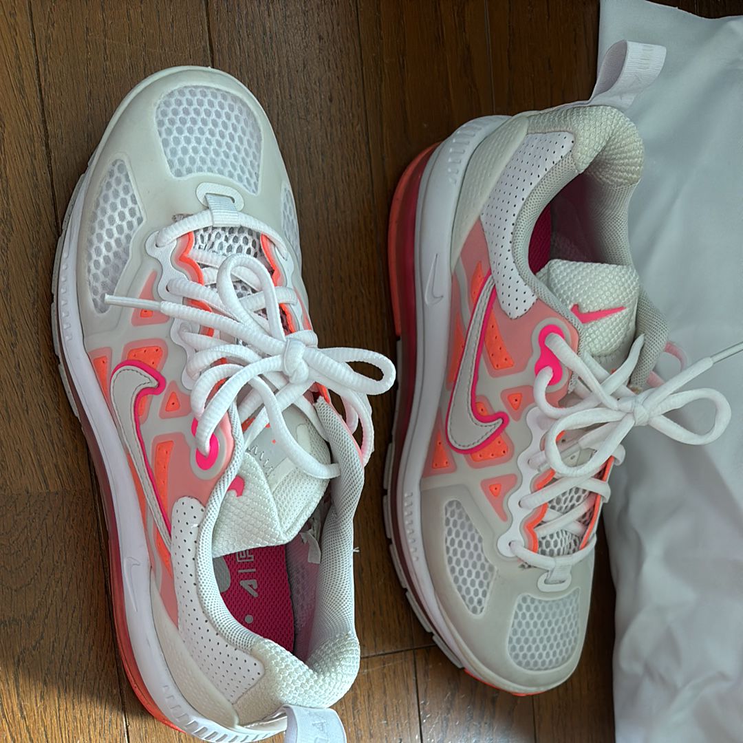 NIKE Women's AIR MAX GENOME "HYPER PINK"