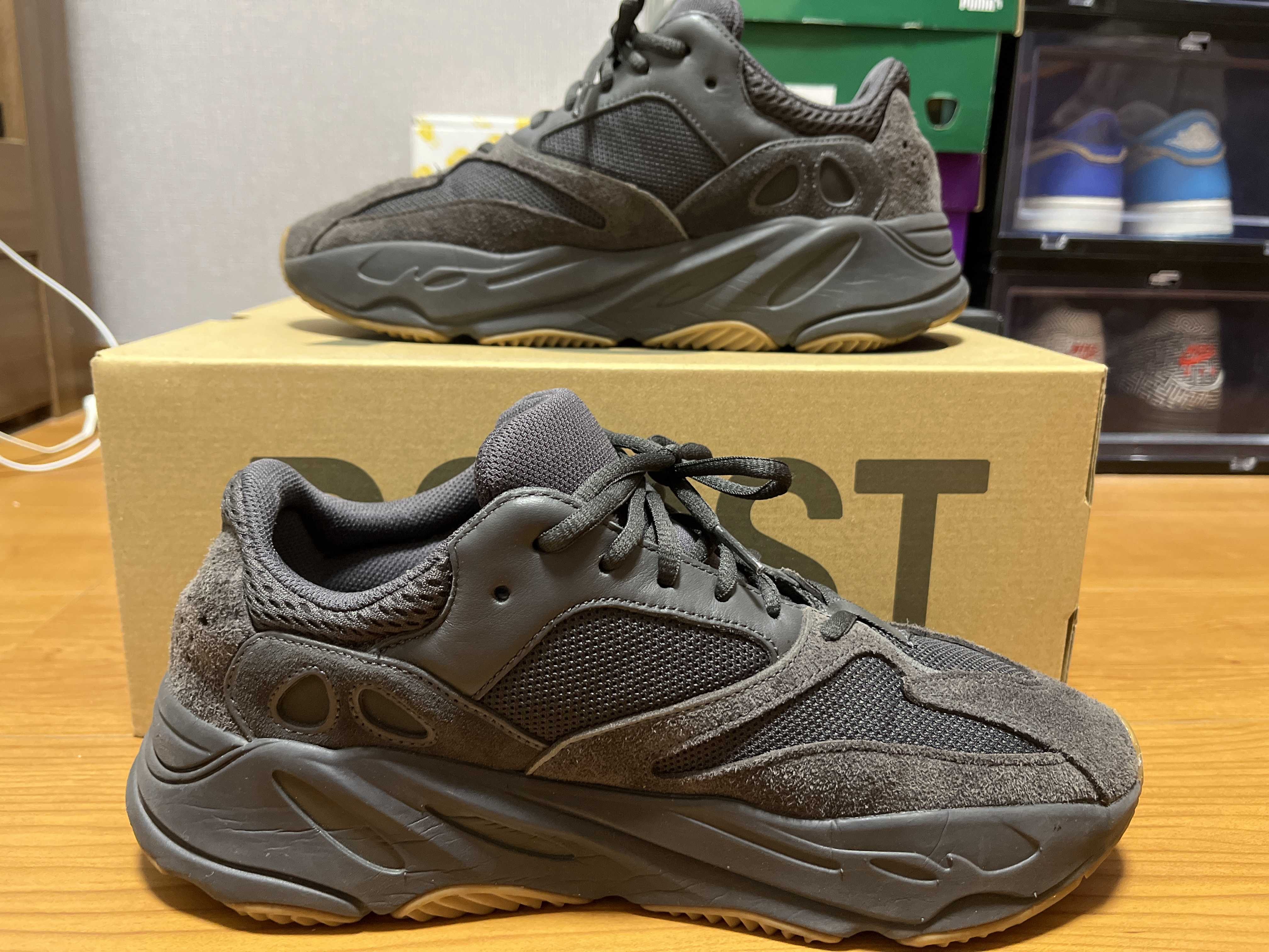 adidas YEEZY Boost 700 "Utility Black"