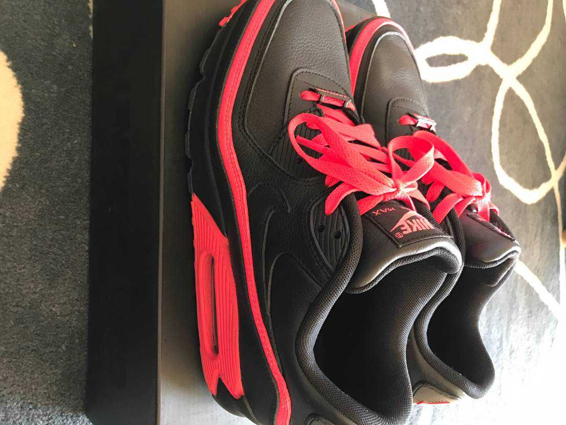 UNDEFEATED × Nike Air Max 90 "Black/Red"