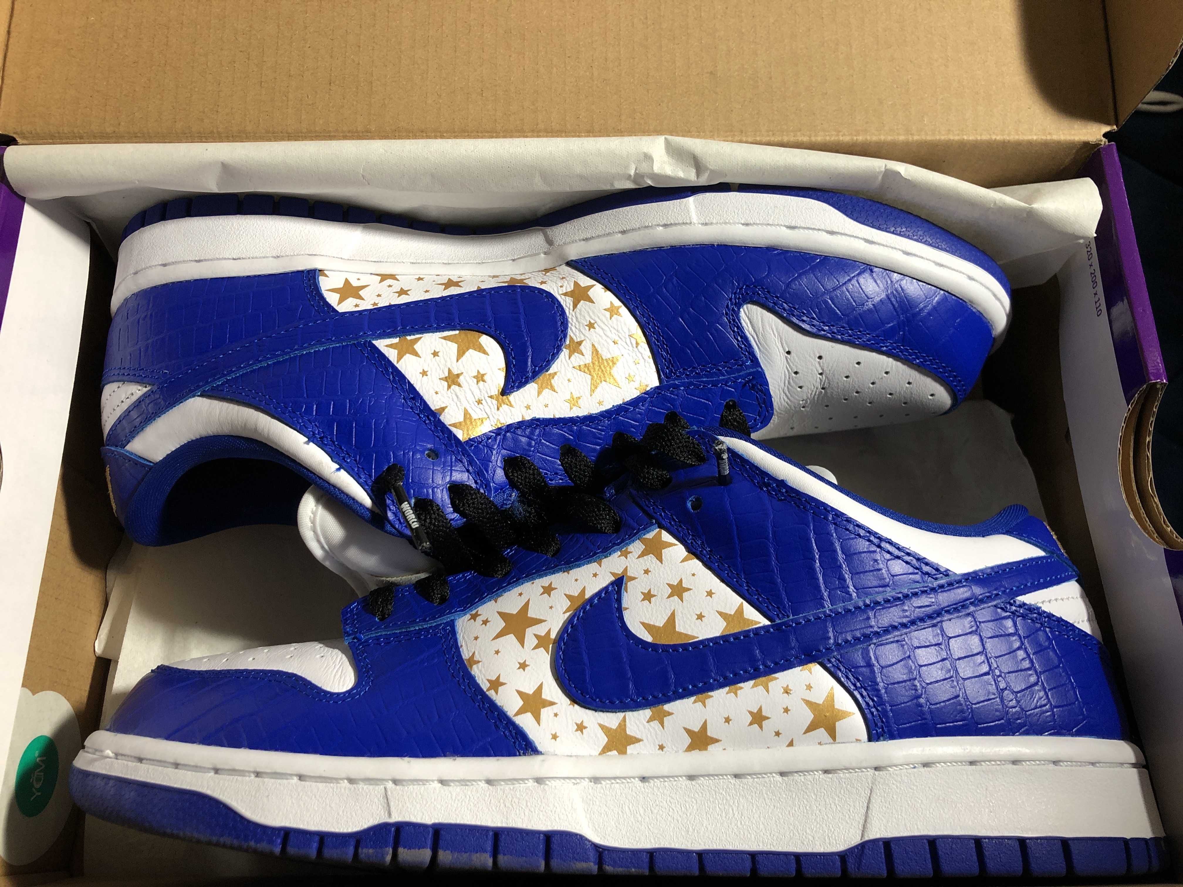 Supreme × Nike SB Dunk Low OG QS Gold Stars "White/Hyper Blue"