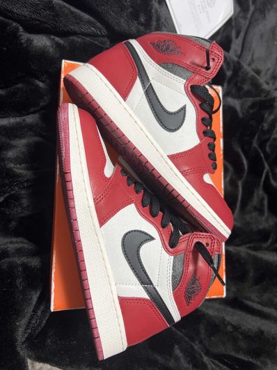Nike GS Air Jordan 1 High OG "Lost & Found/Chicago"