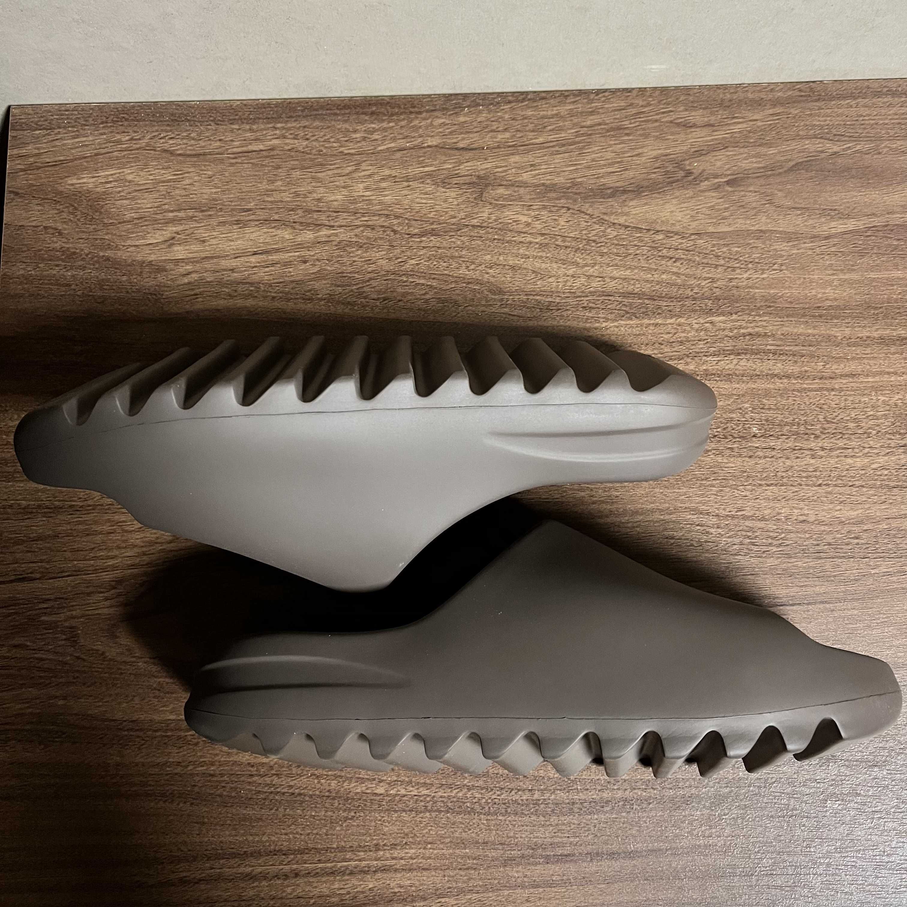 adidas YEEZY Slide "Soot"