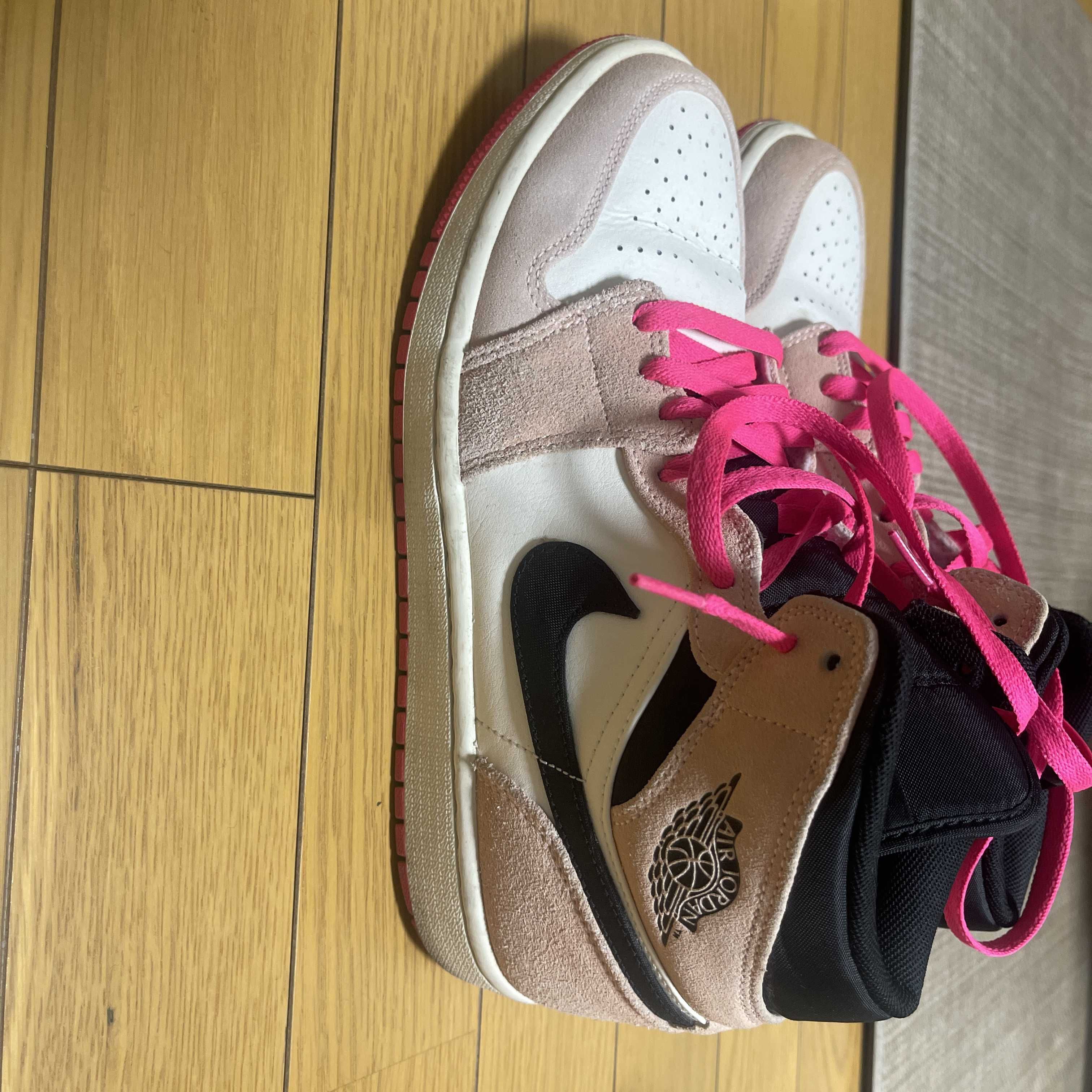 Nike Air Jordan 1 Mid "Crimson Tint"