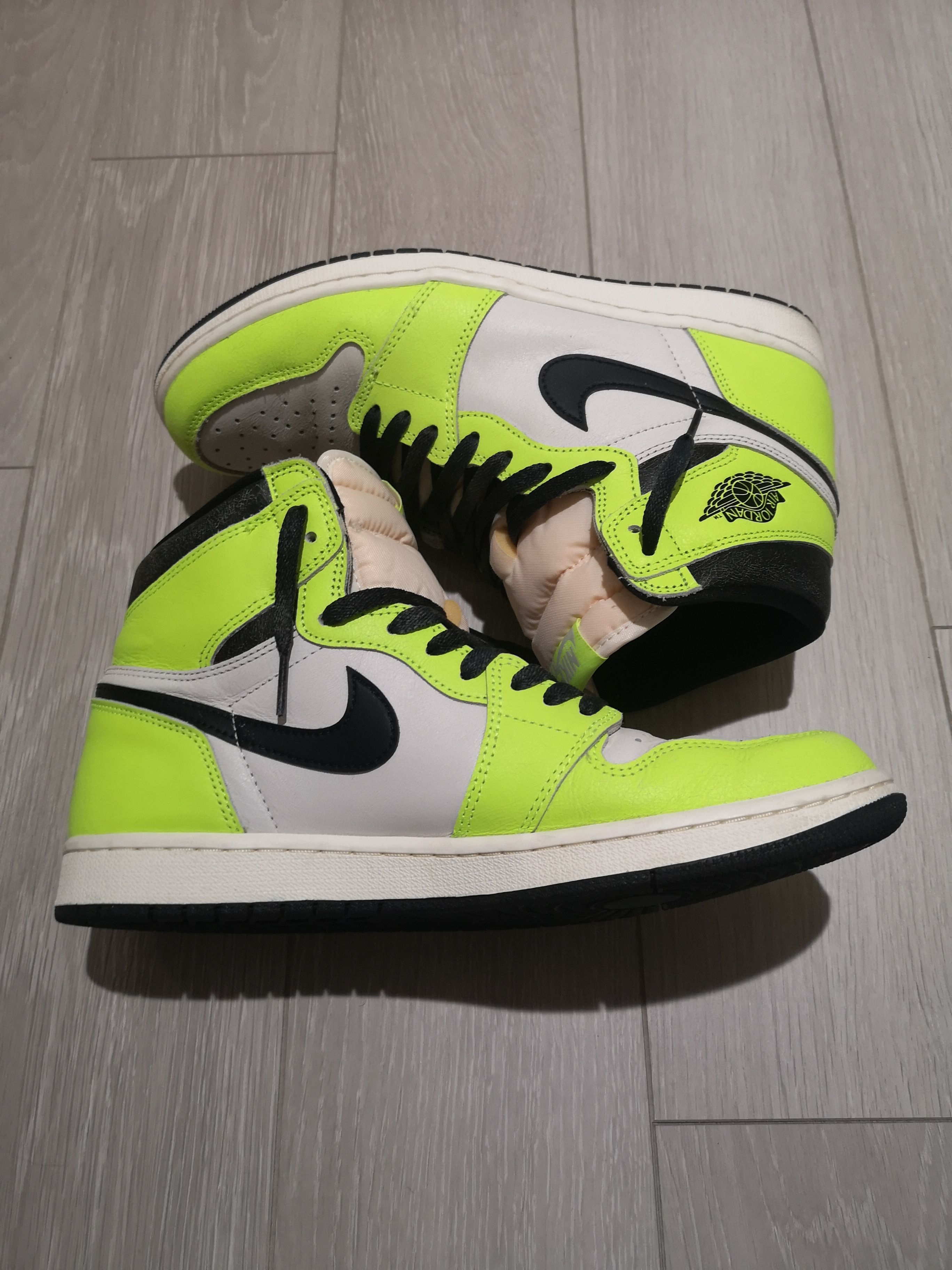 Nike Air Jordan 1 High OG "Volt/Visionaire"