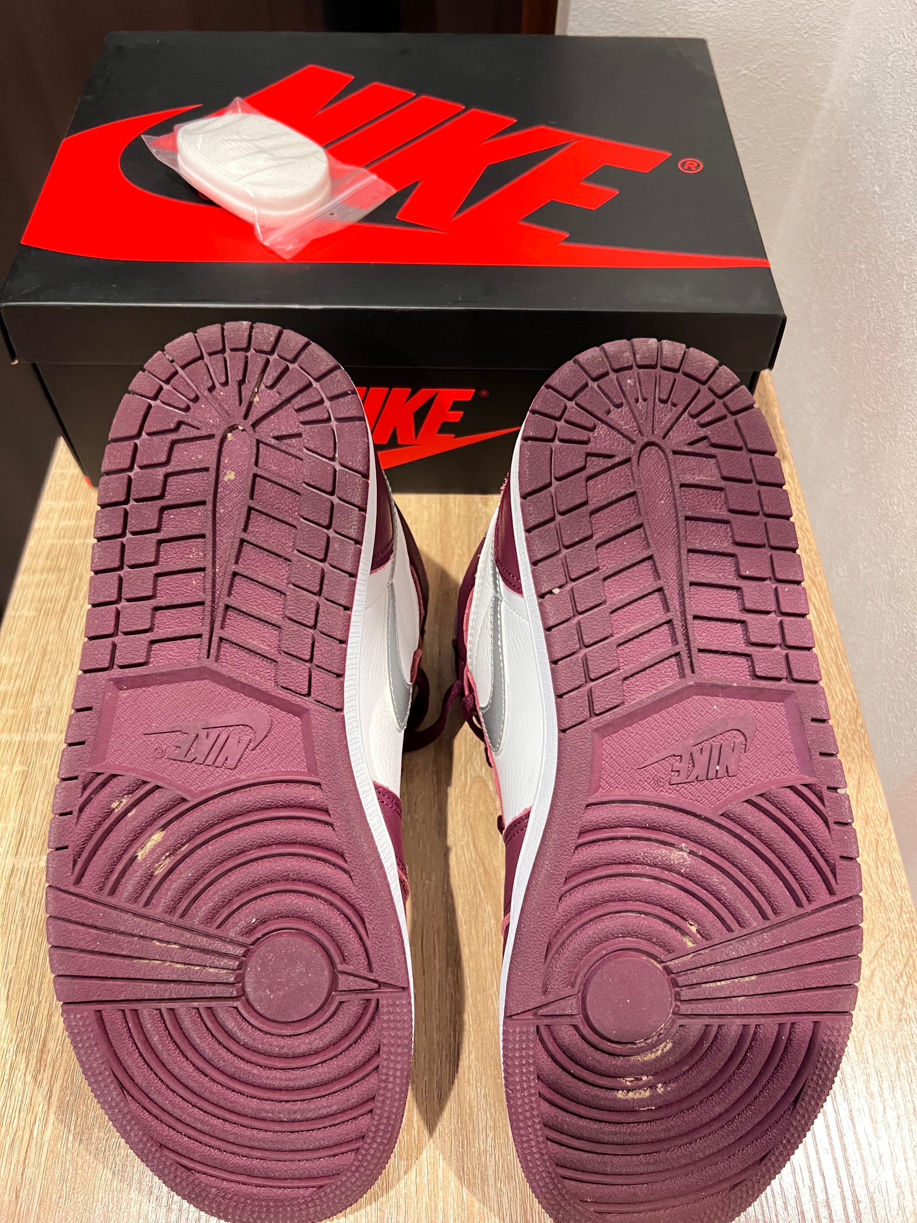Nike Air Jordan 1 High OG "Bordeaux"