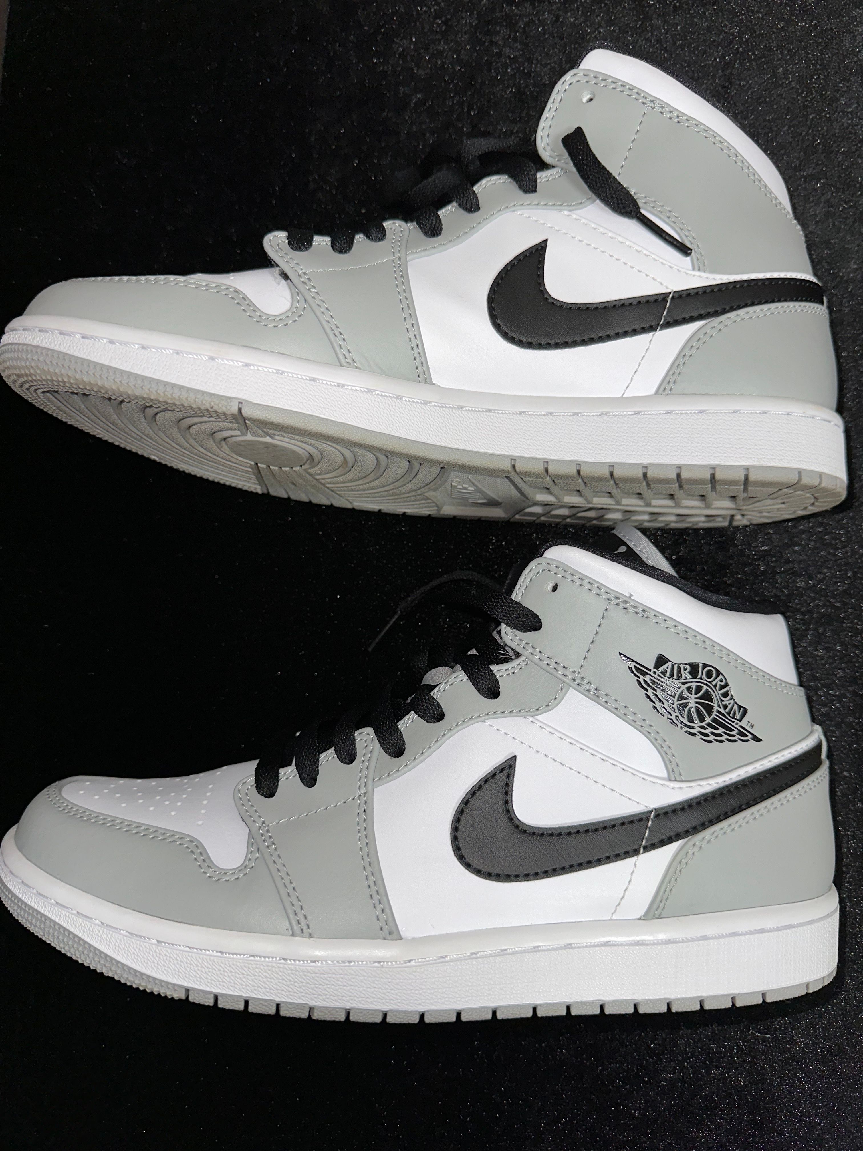 Nike Air Jordan 1 Mid "Light Smoke Grey/White/Black"