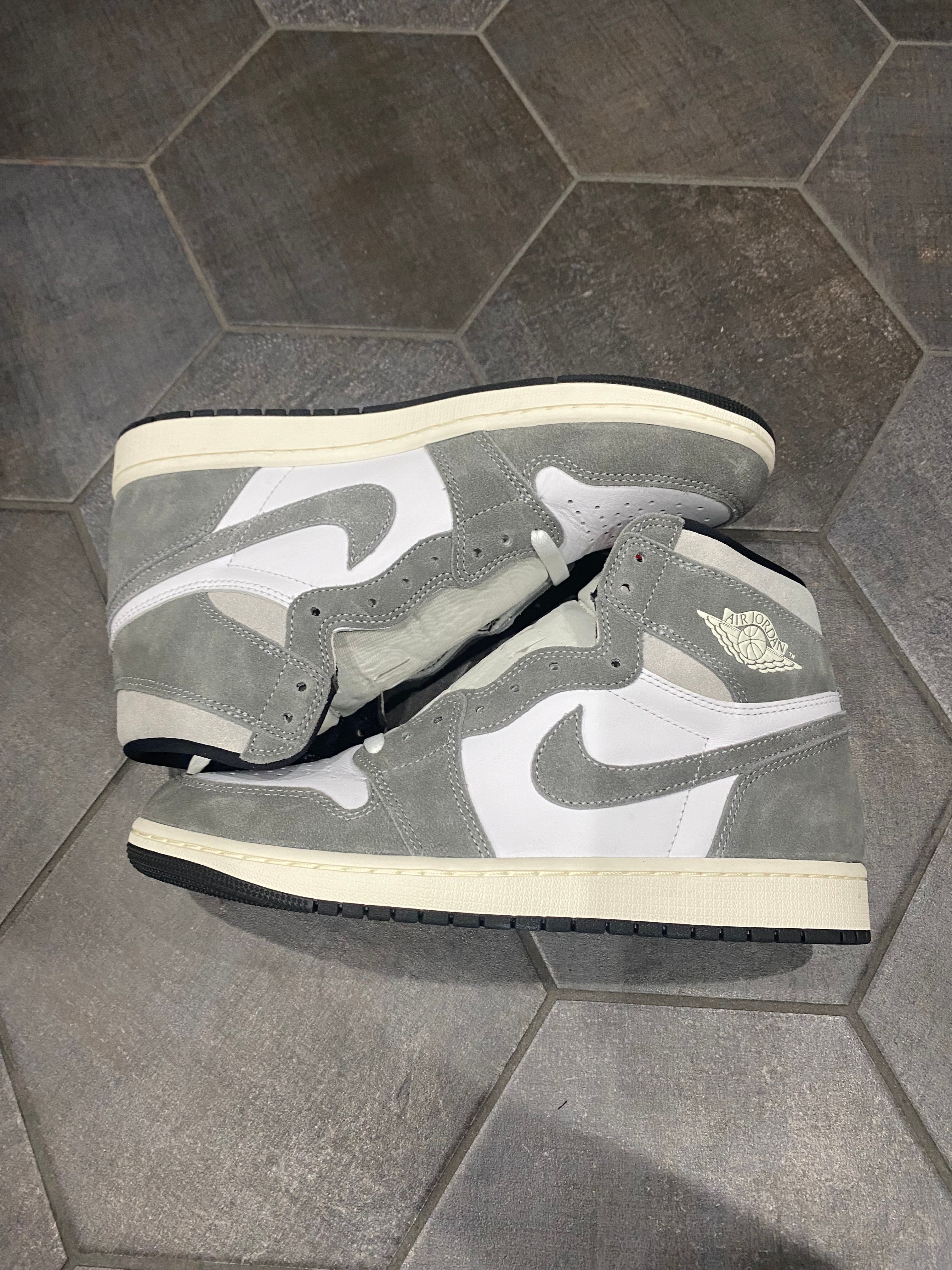 Nike Air Jordan 1 Retro High OG "Black and Smoke Grey"