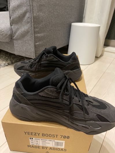 adidas YEEZY BOOST 700 V2 "Vanta"