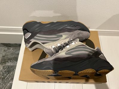 adidas YEEZY Boost 700 V2 "Tephra"