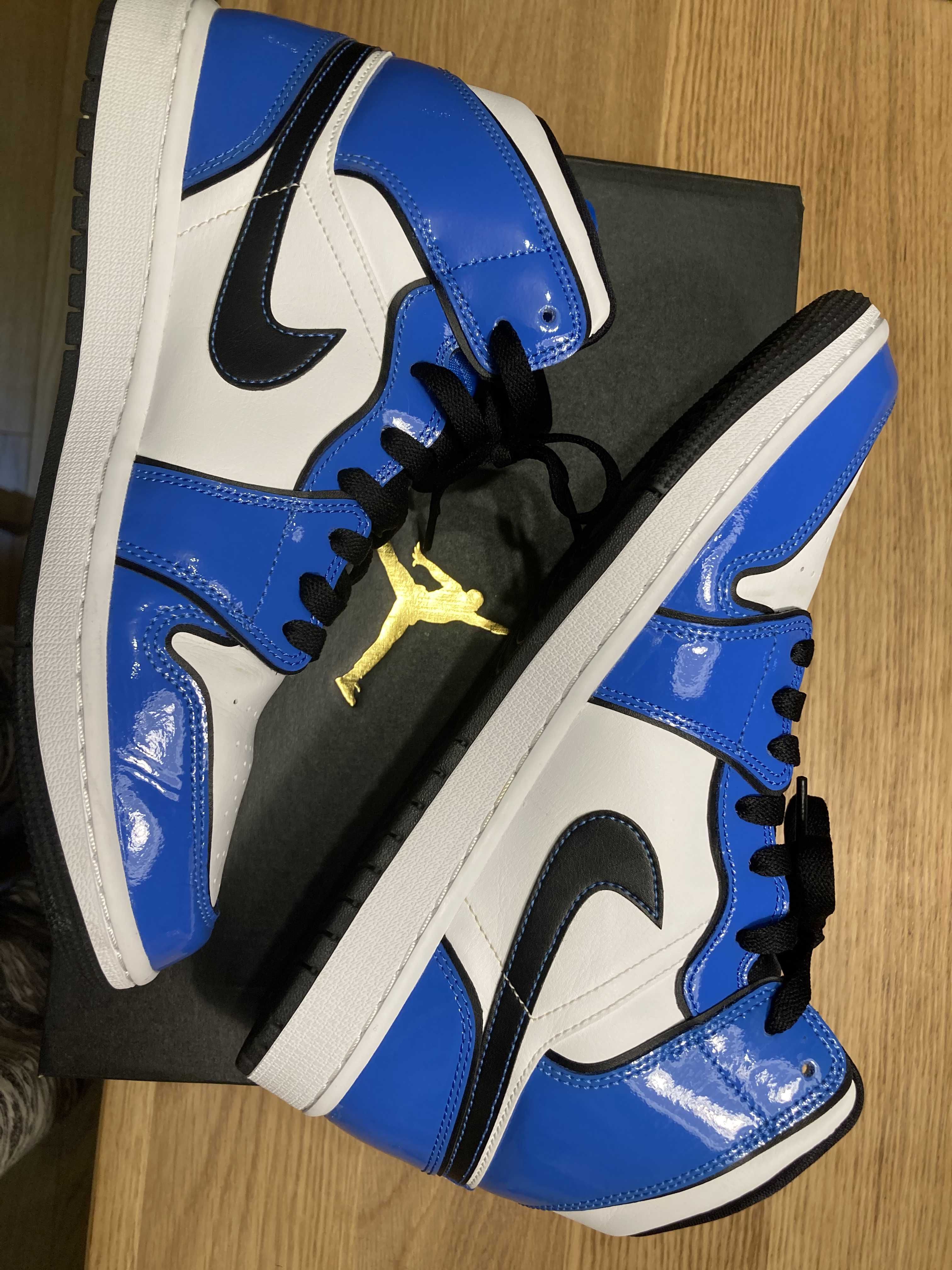Nike Air Jordan 1 Mid SE "Signal Blue"