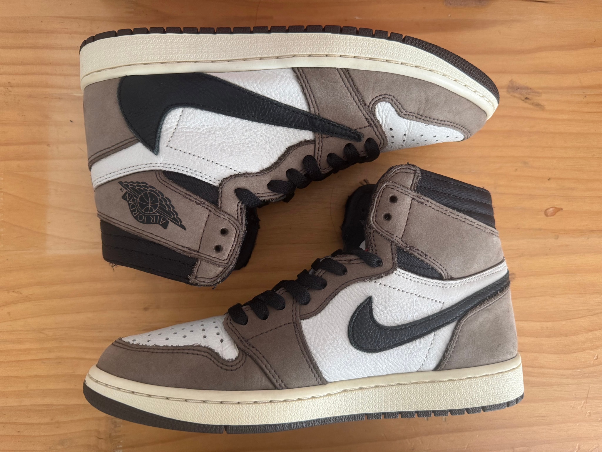 Travis Scott × Nike Air Jordan 1 Retro High OG TS SP "Sail/Dark Mocha"