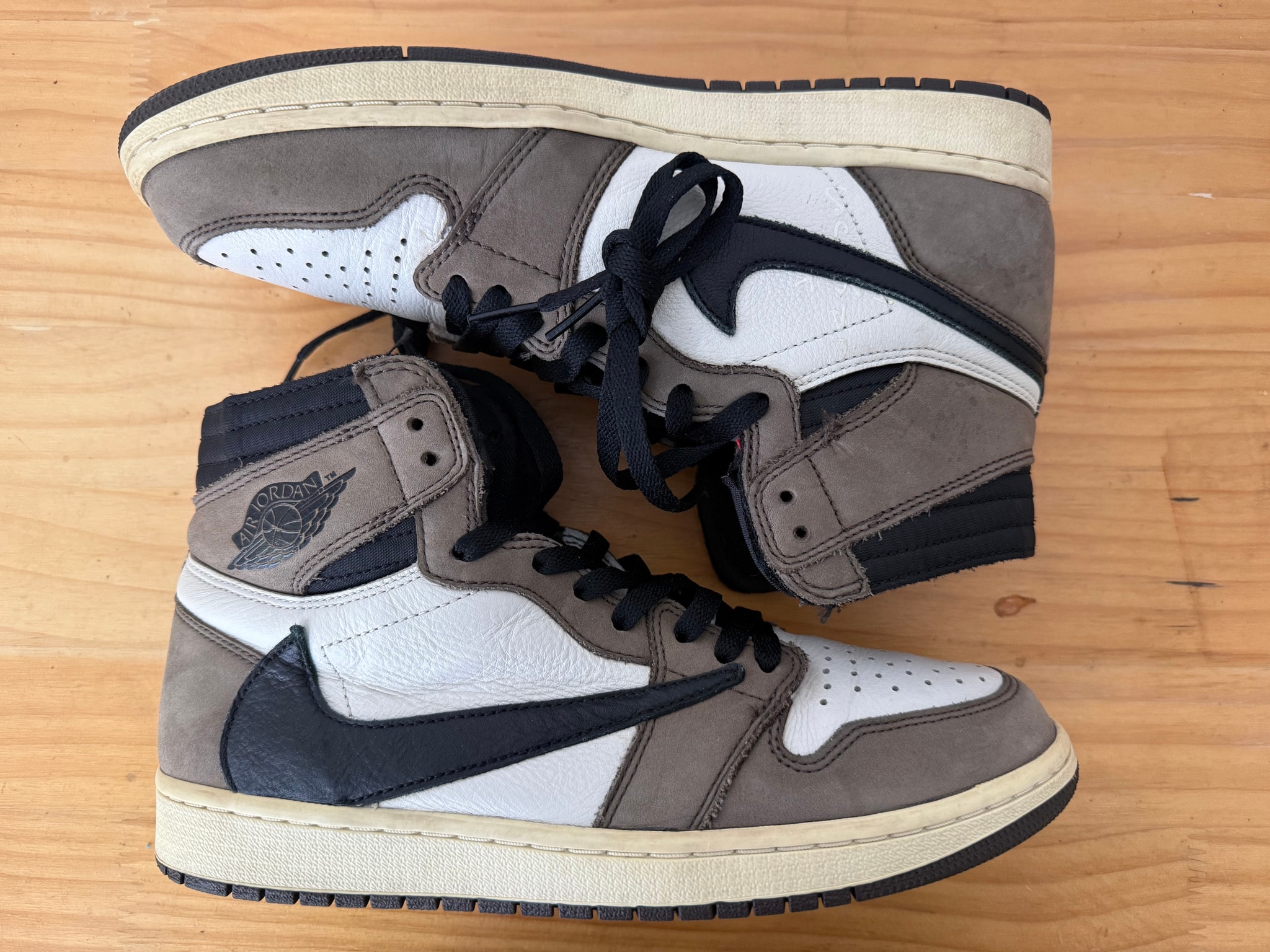 Travis Scott × Nike Air Jordan 1 Retro High OG TS SP "Sail/Dark Mocha"