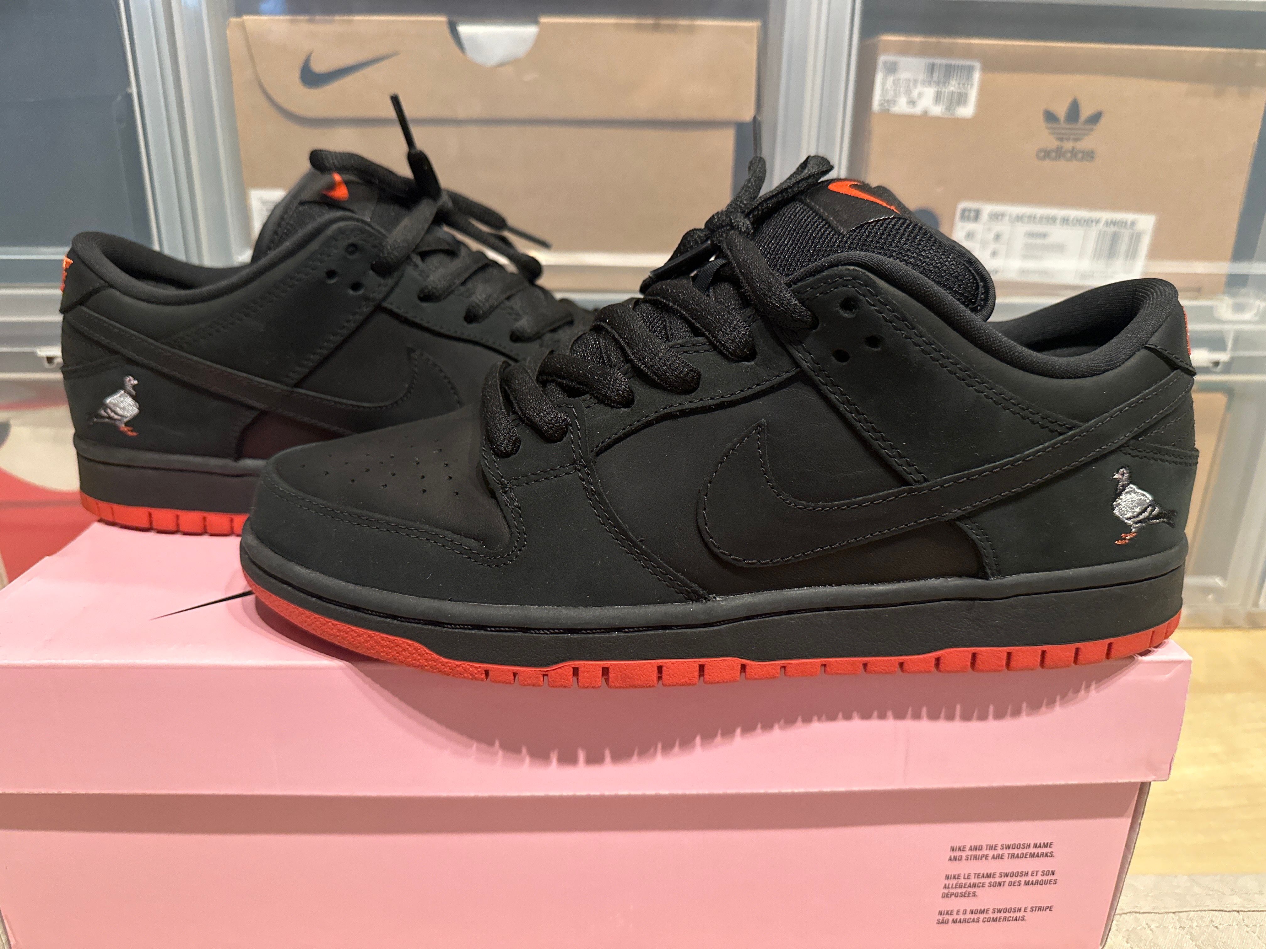 Nike SB Dunk Low TRD QS "Black Pigeon"