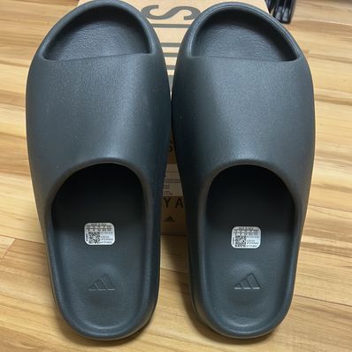 adidas YEEZY Slide "Dark Onyx"