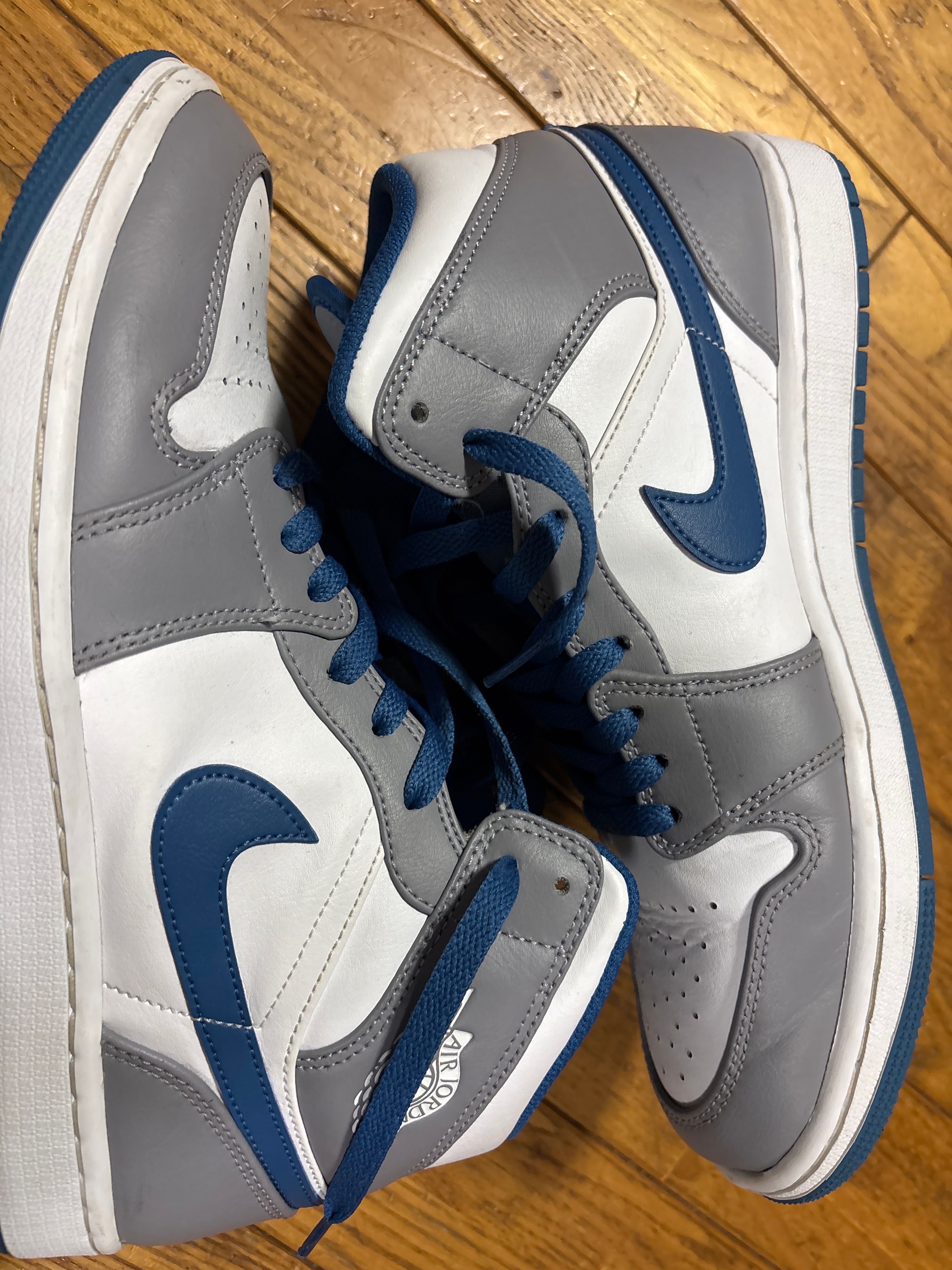 Nike Air Jordan 1 Mid "True Blue"