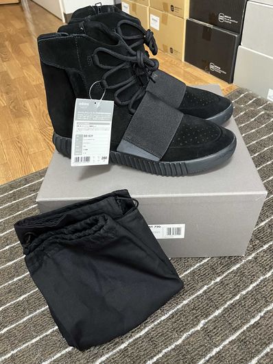 adidas YEEZY Boost 750 "Triple Black"