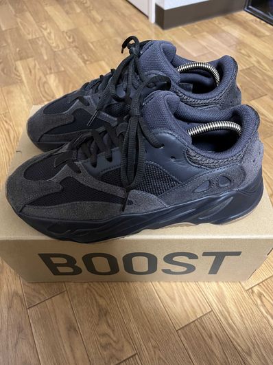 adidas YEEZY Boost 700 "Utility Black"
