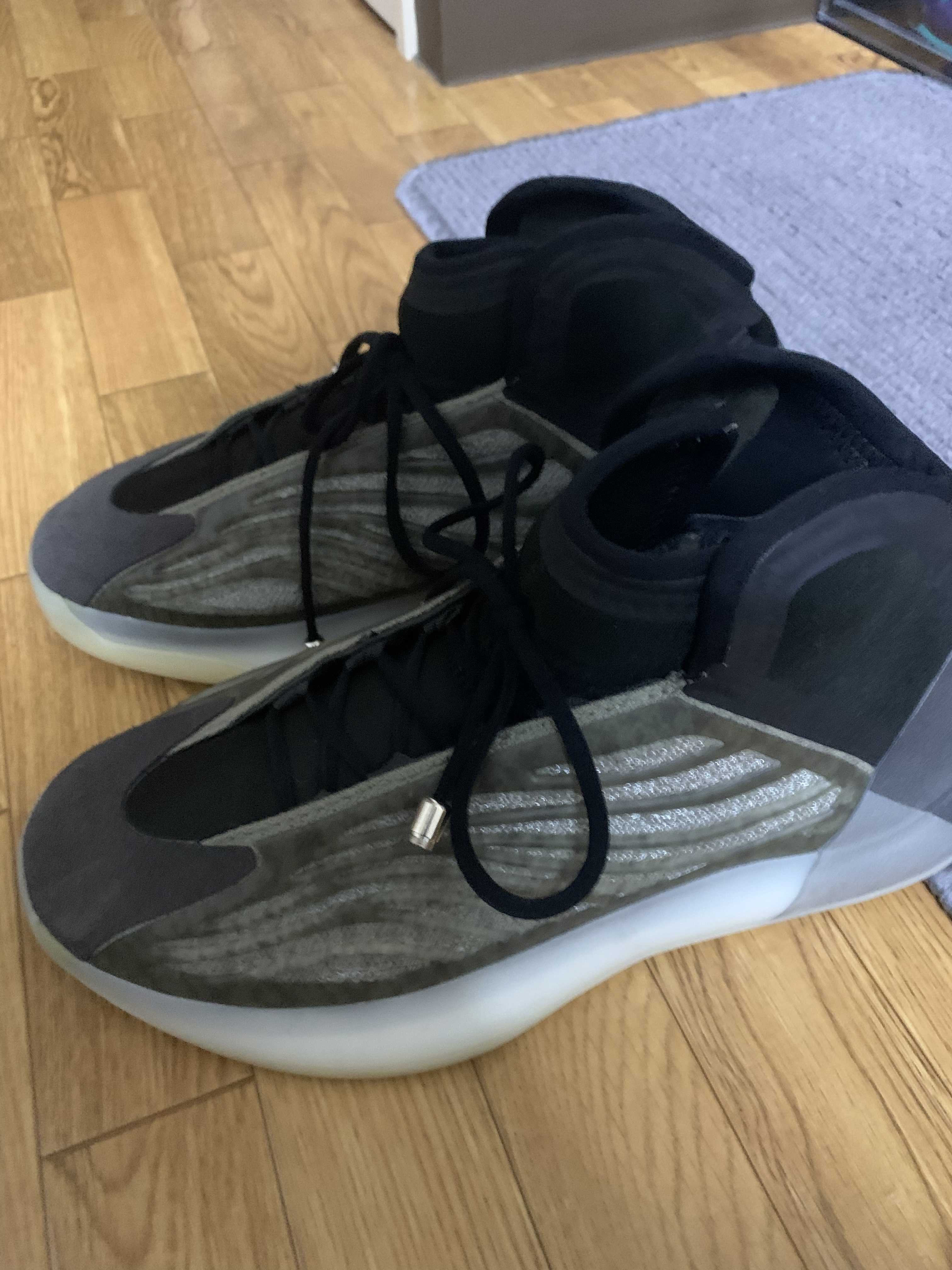 adidas YEEZY Quantum "Barium"