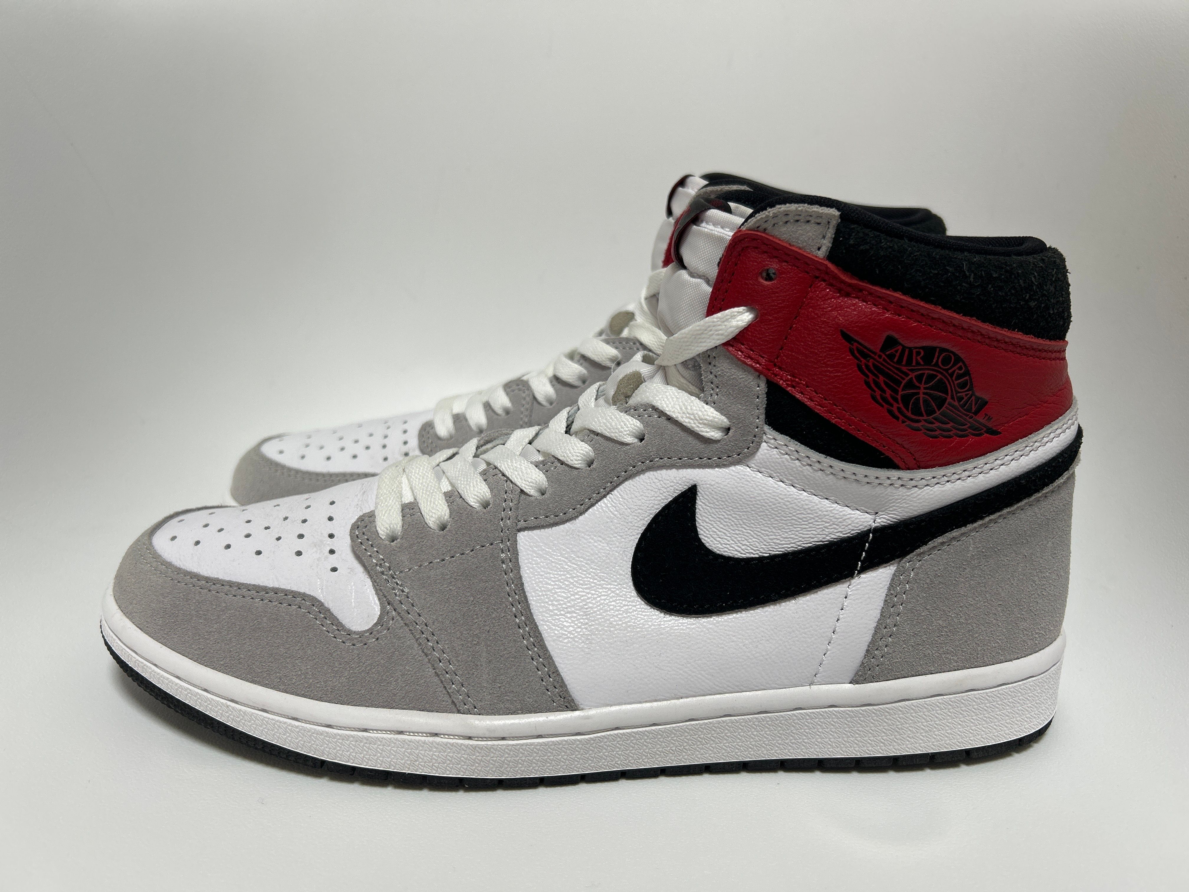 Nike Air Jordan 1 High OG "White/Black/Light Smoke Grey"