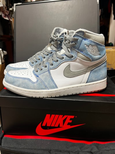 Nike Air Jordan 1 High OG "Hyper Royal"