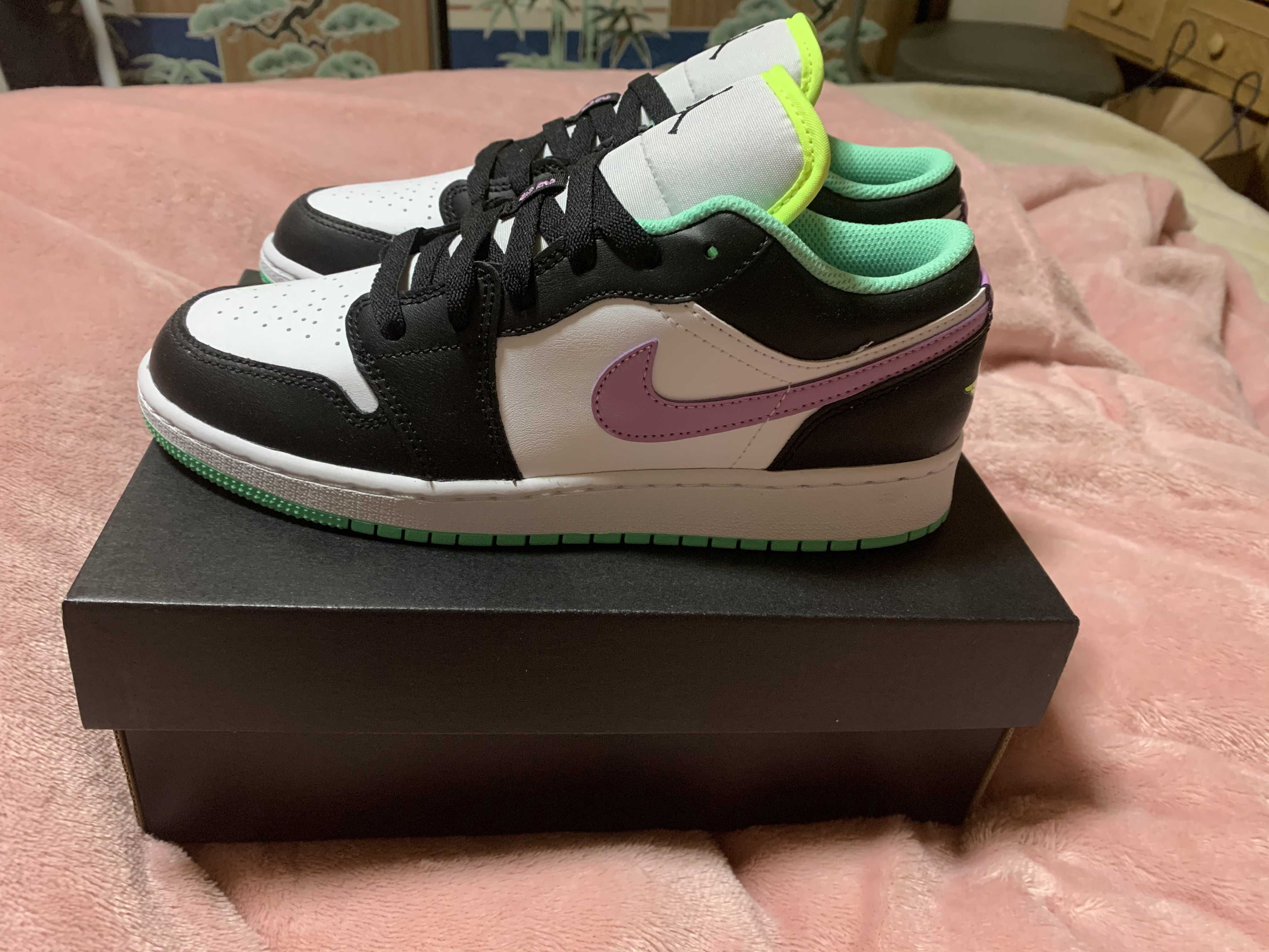 Nike GS Air Jordan 1 Mid "White/Black/Volt/Green Glow"
