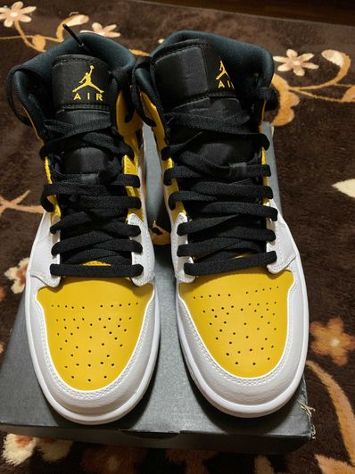 Nike Air Jordan 1 Mid "University Gold"