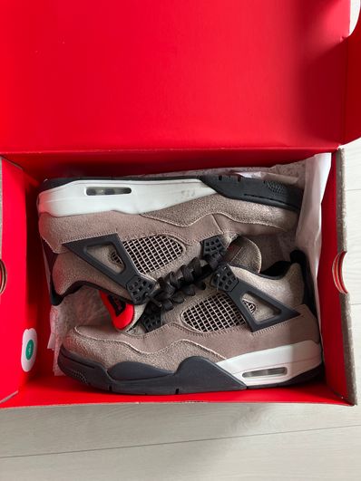 Nike Air Jordan 4 "Taupe Haze"
