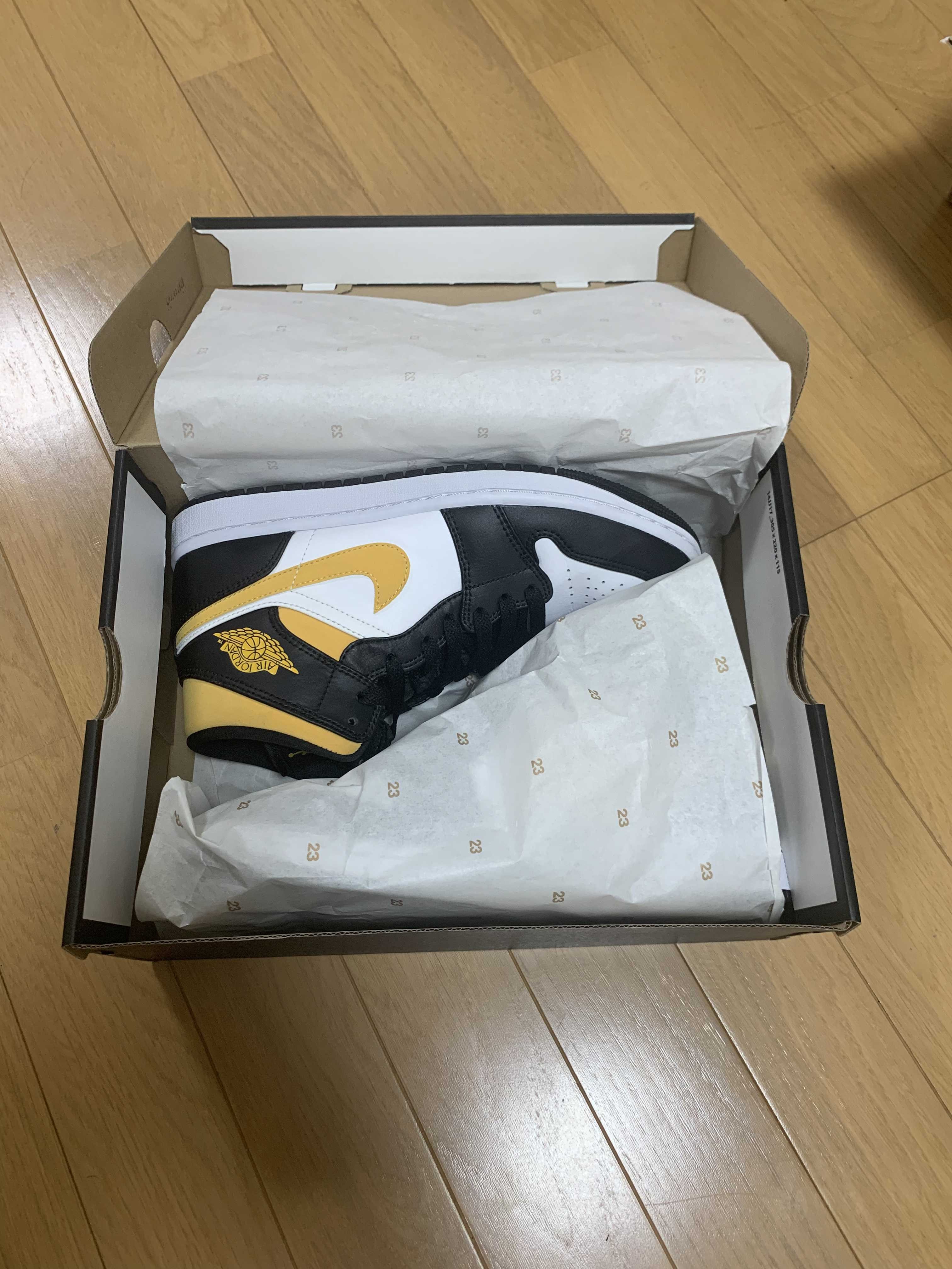 Nike Air Jordan 1 Mid "White/Pollen-Black"