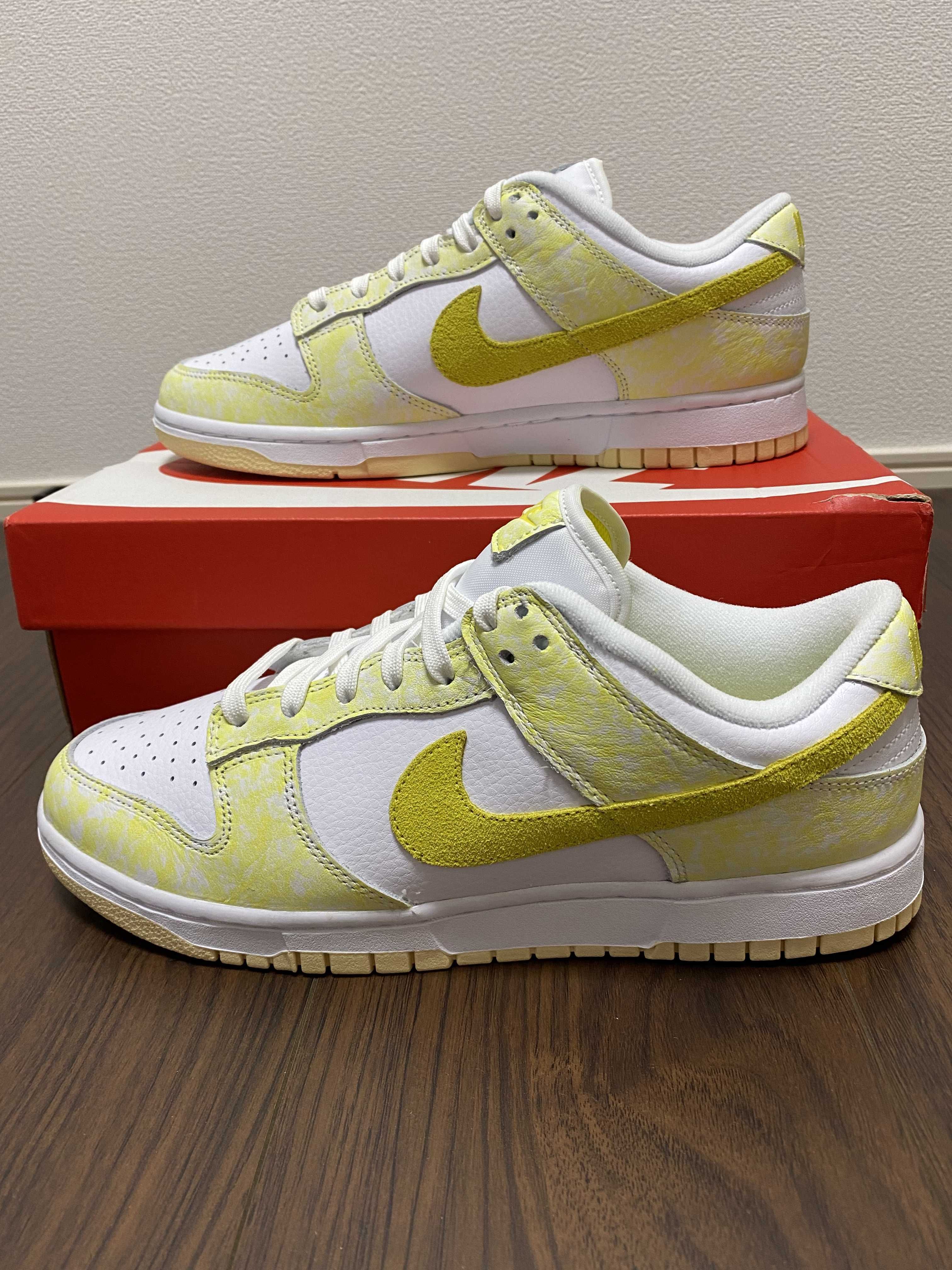 NIKE Women's DUNK LOW "YELLOW STRIKE"