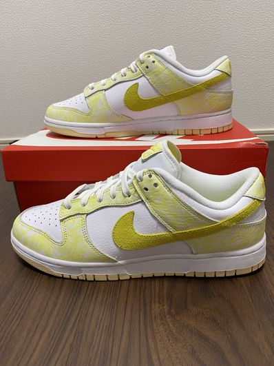 NIKE Women's DUNK LOW "YELLOW STRIKE"