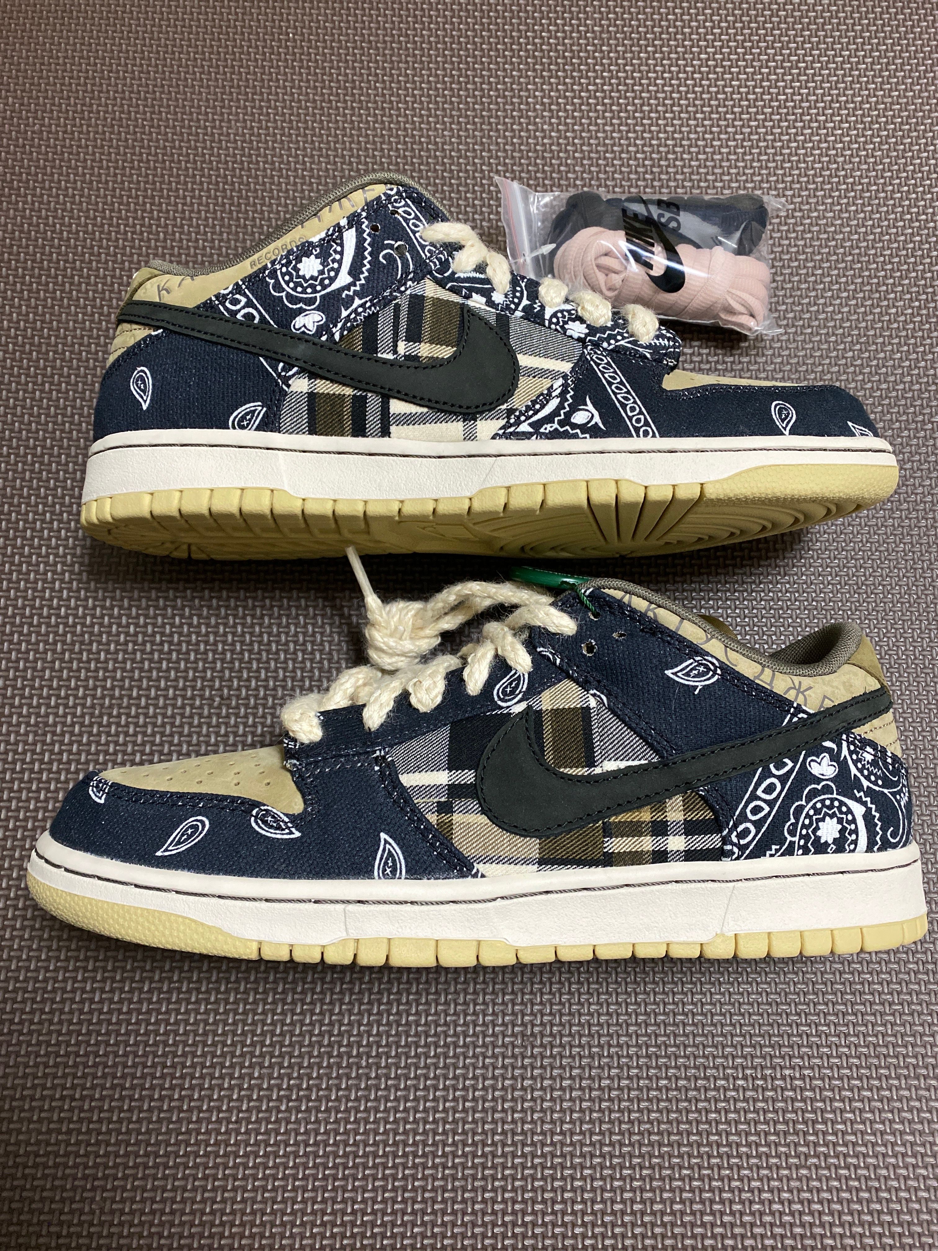 Travis Scott × Nike SB Dunk Low "Black/Parachute Beige"